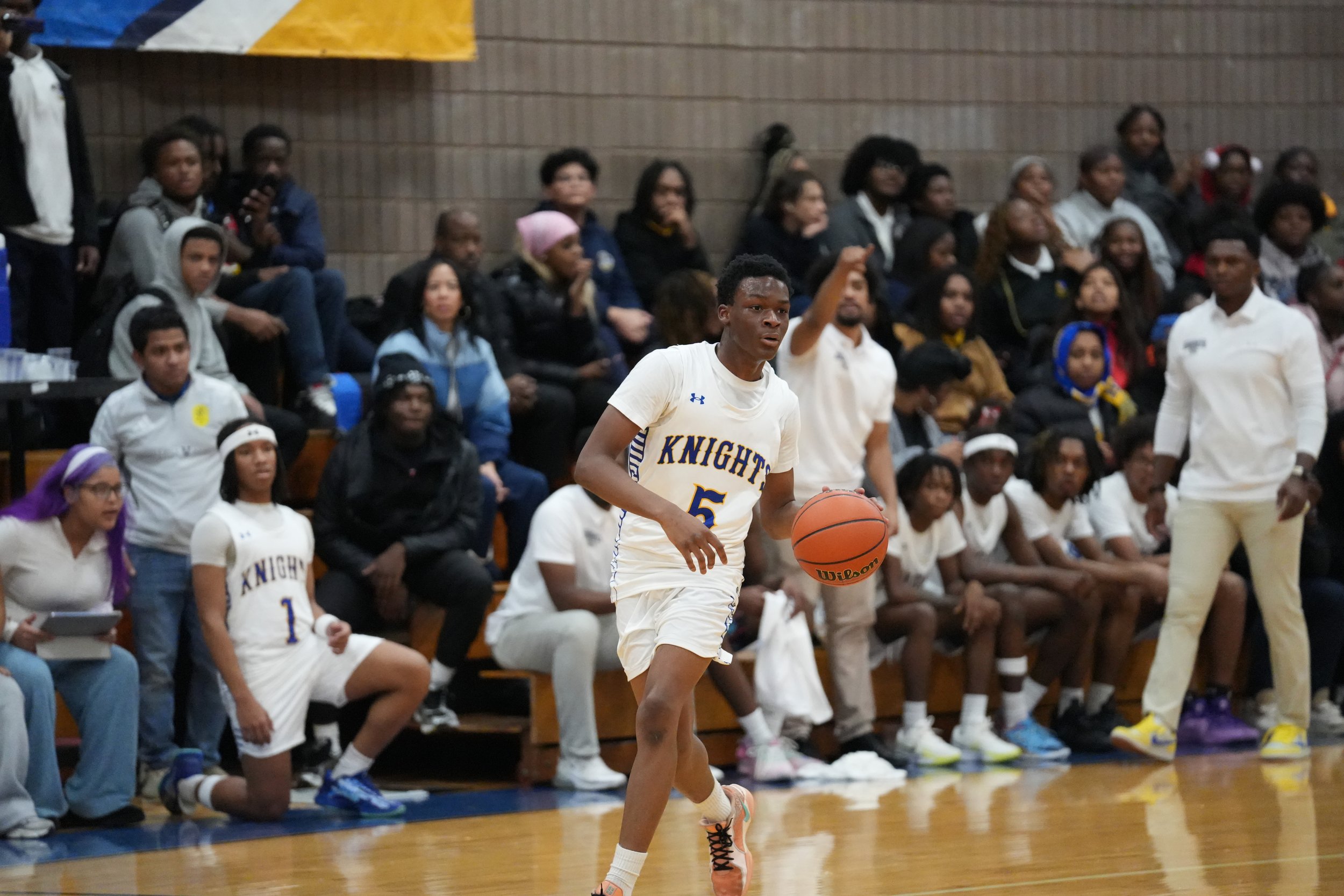 VarsityBoysBasketball_202526_Web_-05.jpg