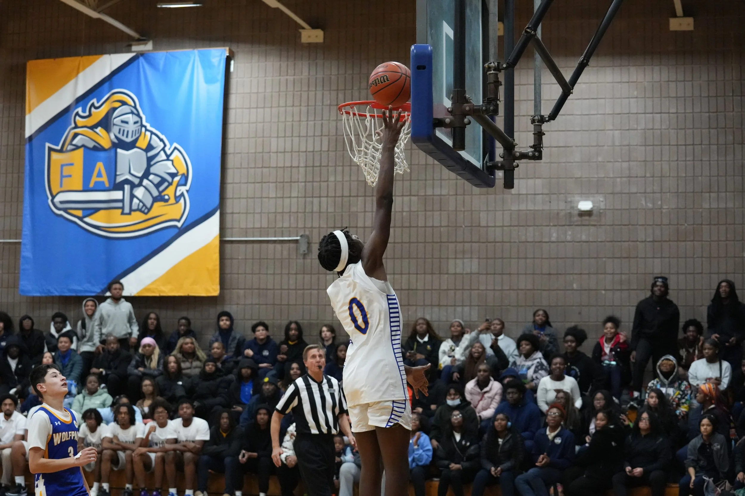 VarsityBoysBasketball_202526_Web_-08.jpg