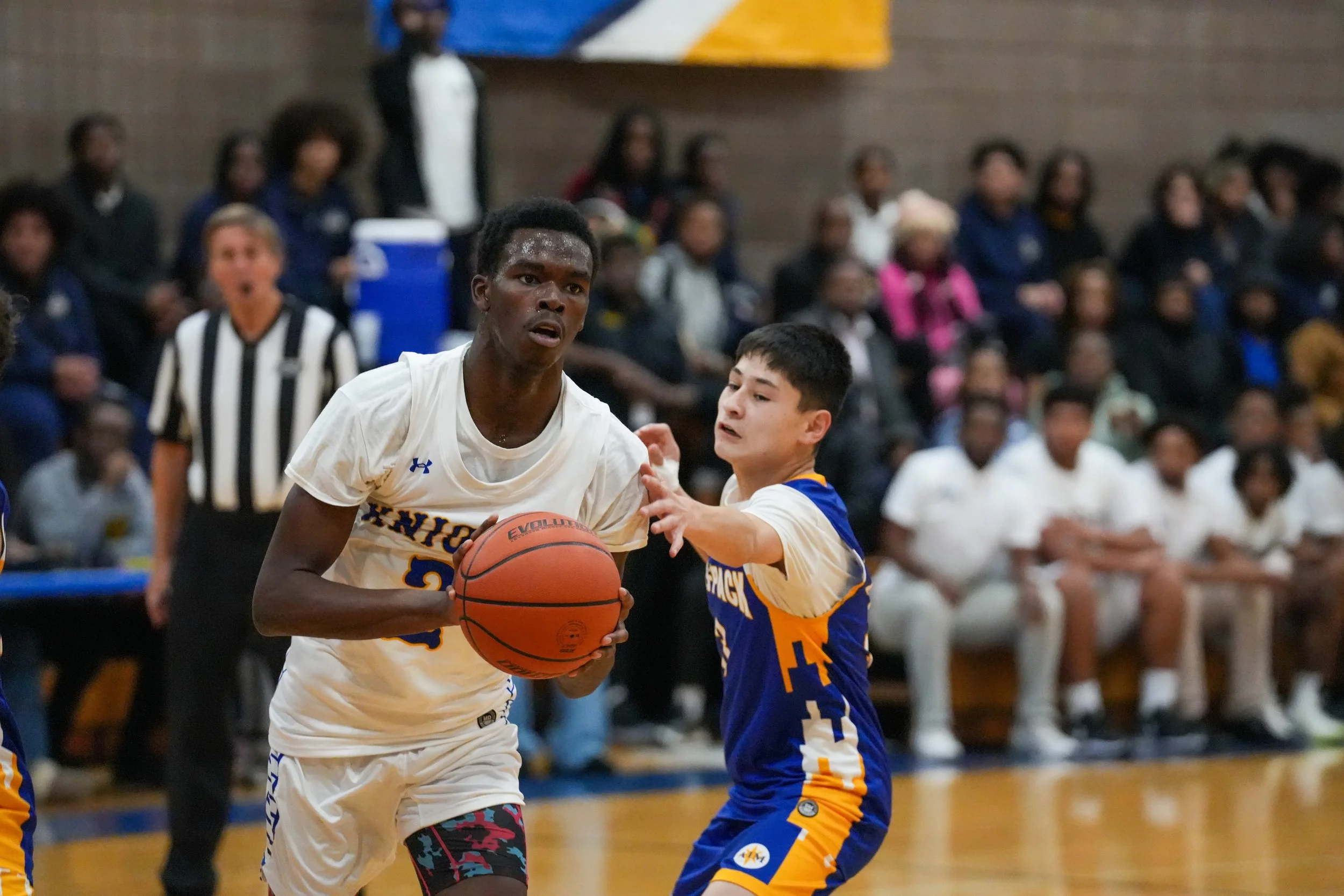 VarsityBoysBasketball_202526_Web_-10.jpg