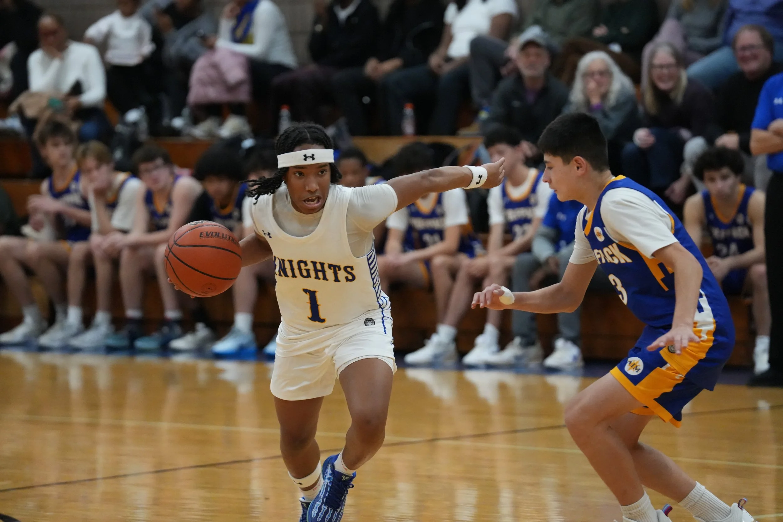 VarsityBoysBasketball_202526_Web_-11.jpg