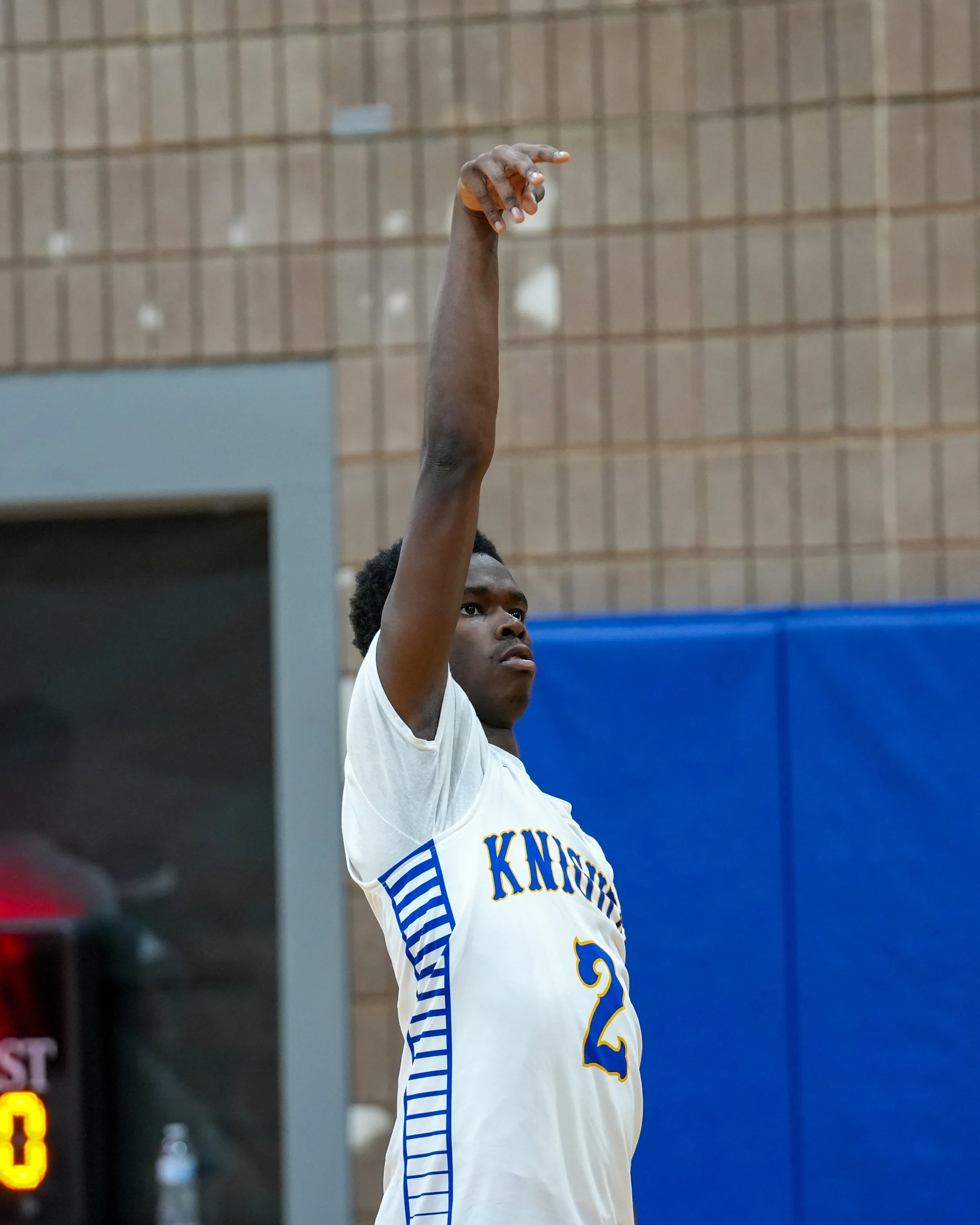 VarsityBoysBasketball_202526_Web_-21.jpg