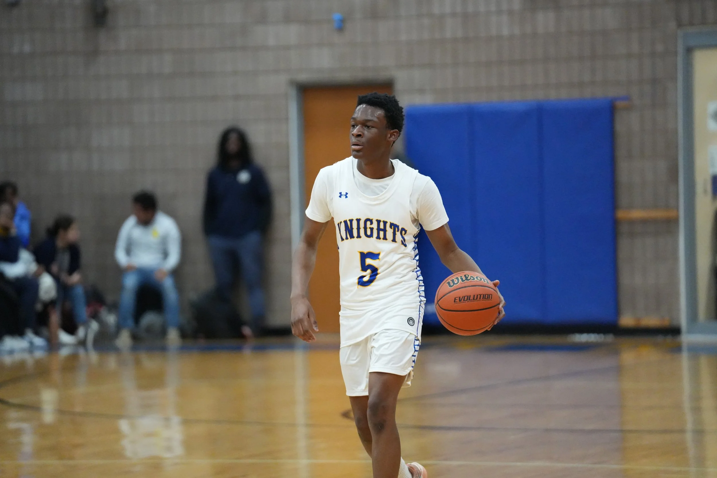 VarsityBoysBasketball_202526_Web_-31.jpg