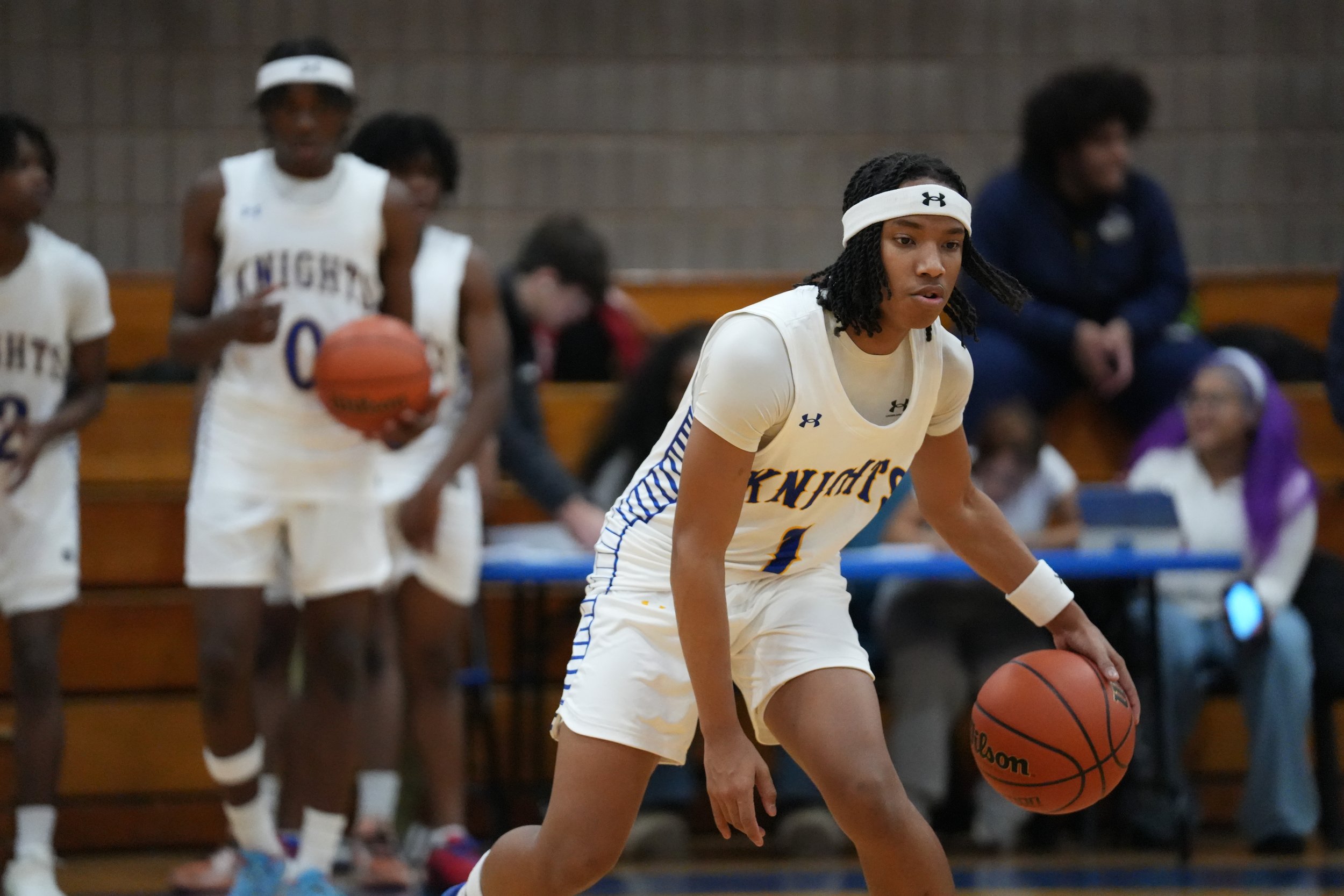 VarsityBoysBasketball_202526_Web_-34.jpg