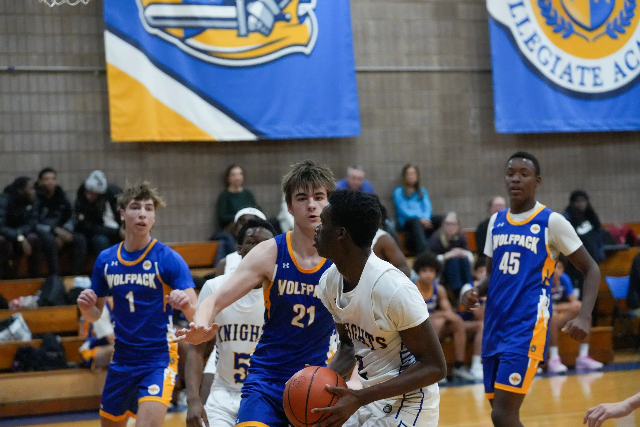 VarsityBoysBasketball_202526_Web_-40.jpg