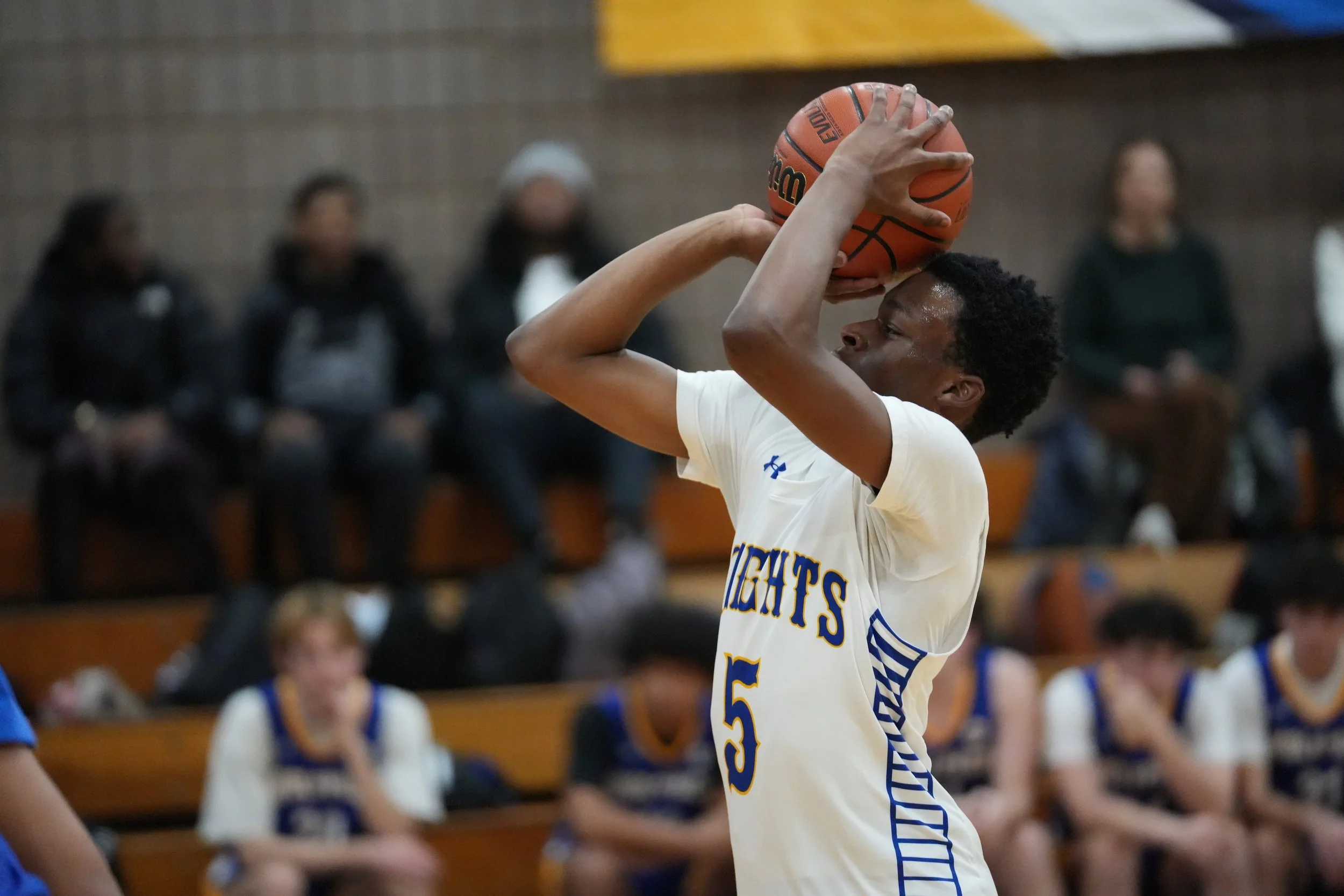 VarsityBoysBasketball_202526_Web_-41.jpg