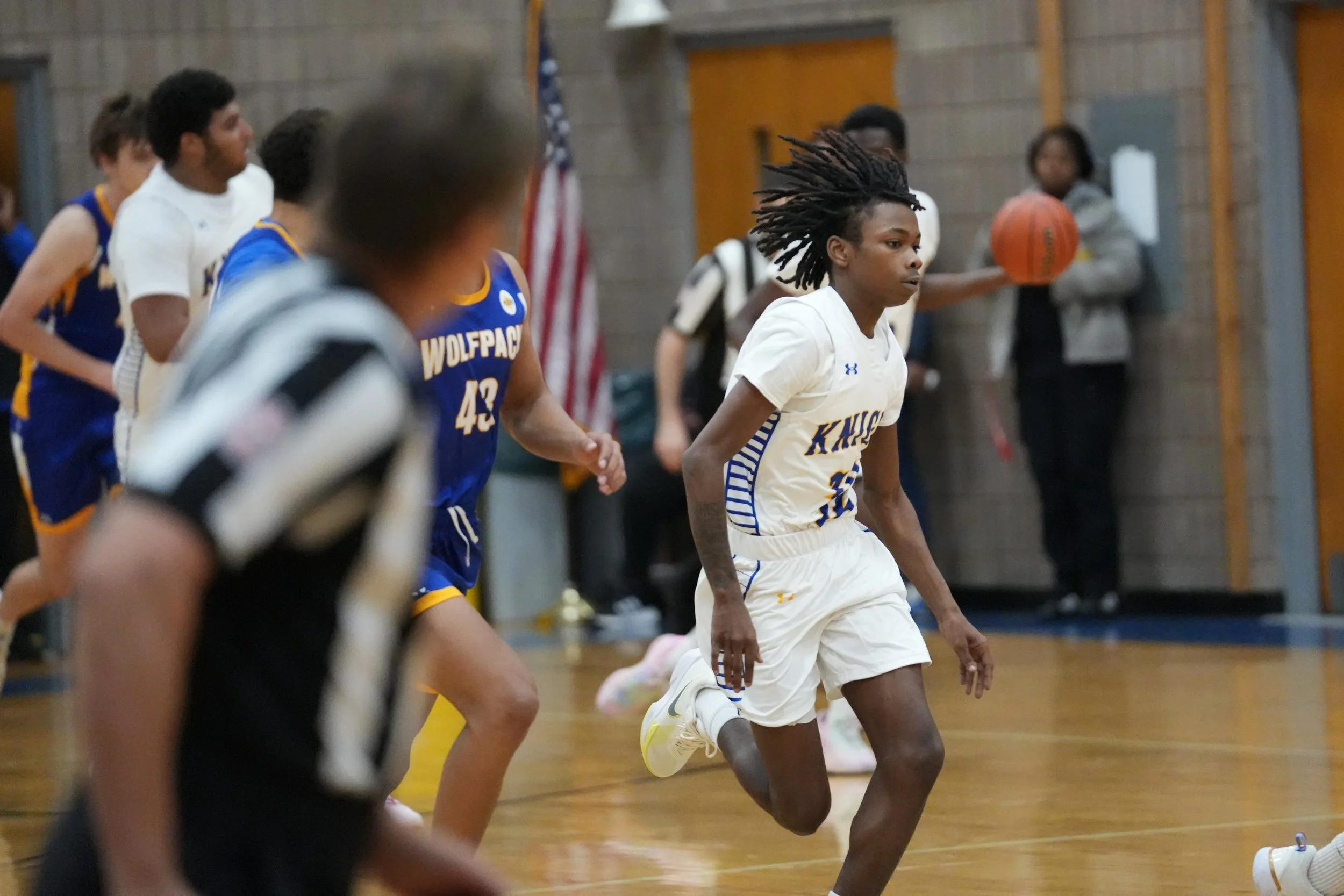 VarsityBoysBasketball_202526_Web_-42.jpg