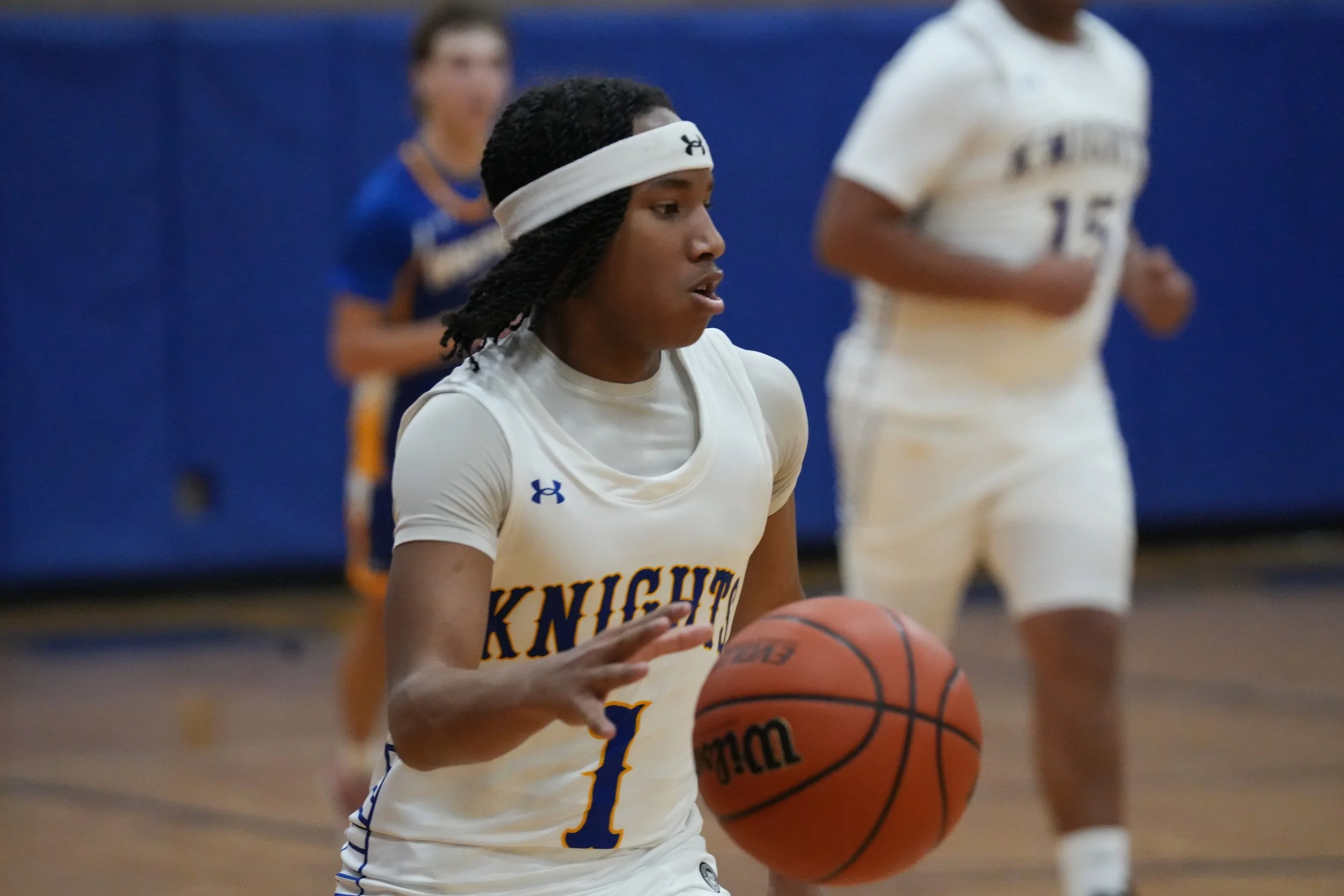 VarsityBoysBasketball_202526_Web_-53.jpg