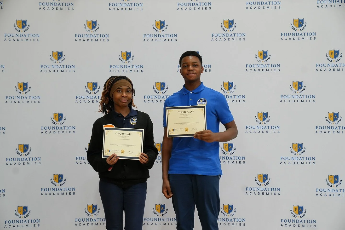 💫 A big thank you to our National Honor Society scholars for leading a beautiful FA Collegiate Q2 Awards Ceremony. Awards were presented to scholars in recognition of their Quarter 2 achievements both inside and outside the classroom. The audience w