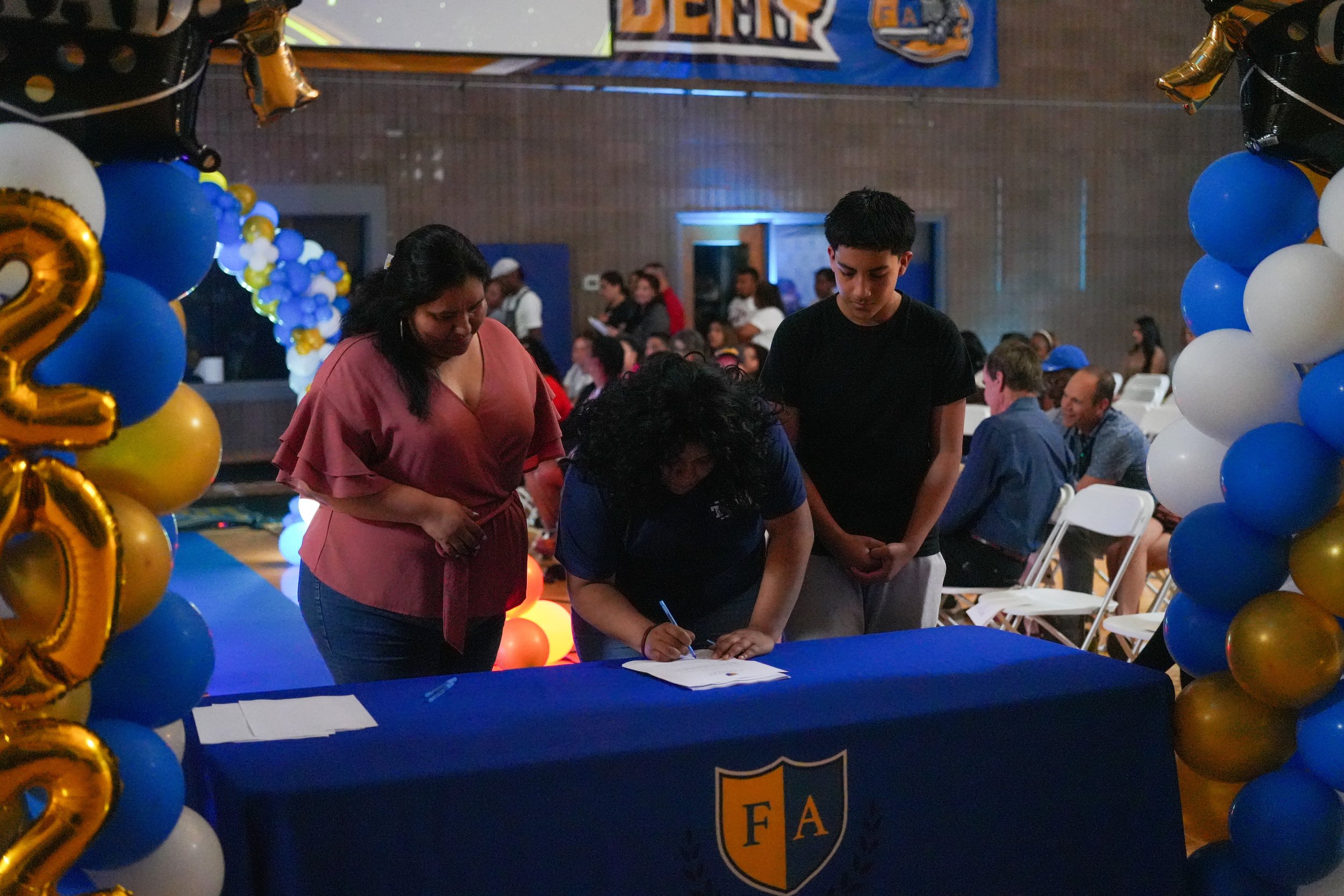 SeniorSigningDay_FA_2026_Web-188.jpg