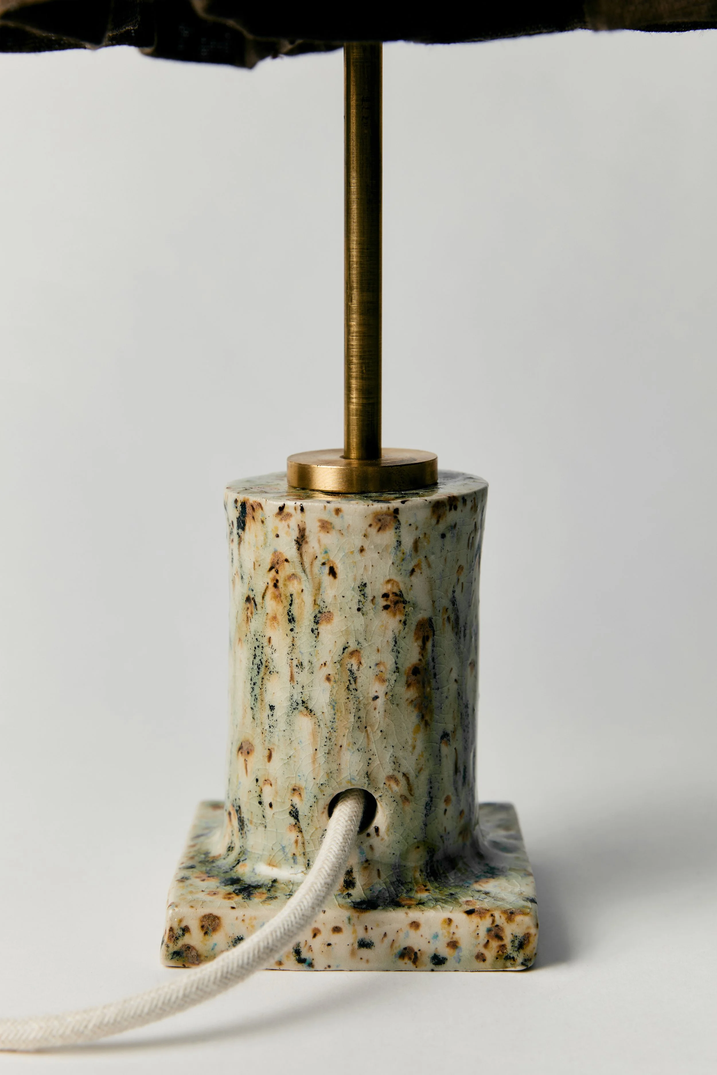 loutre-medium-lamp_008.jpg