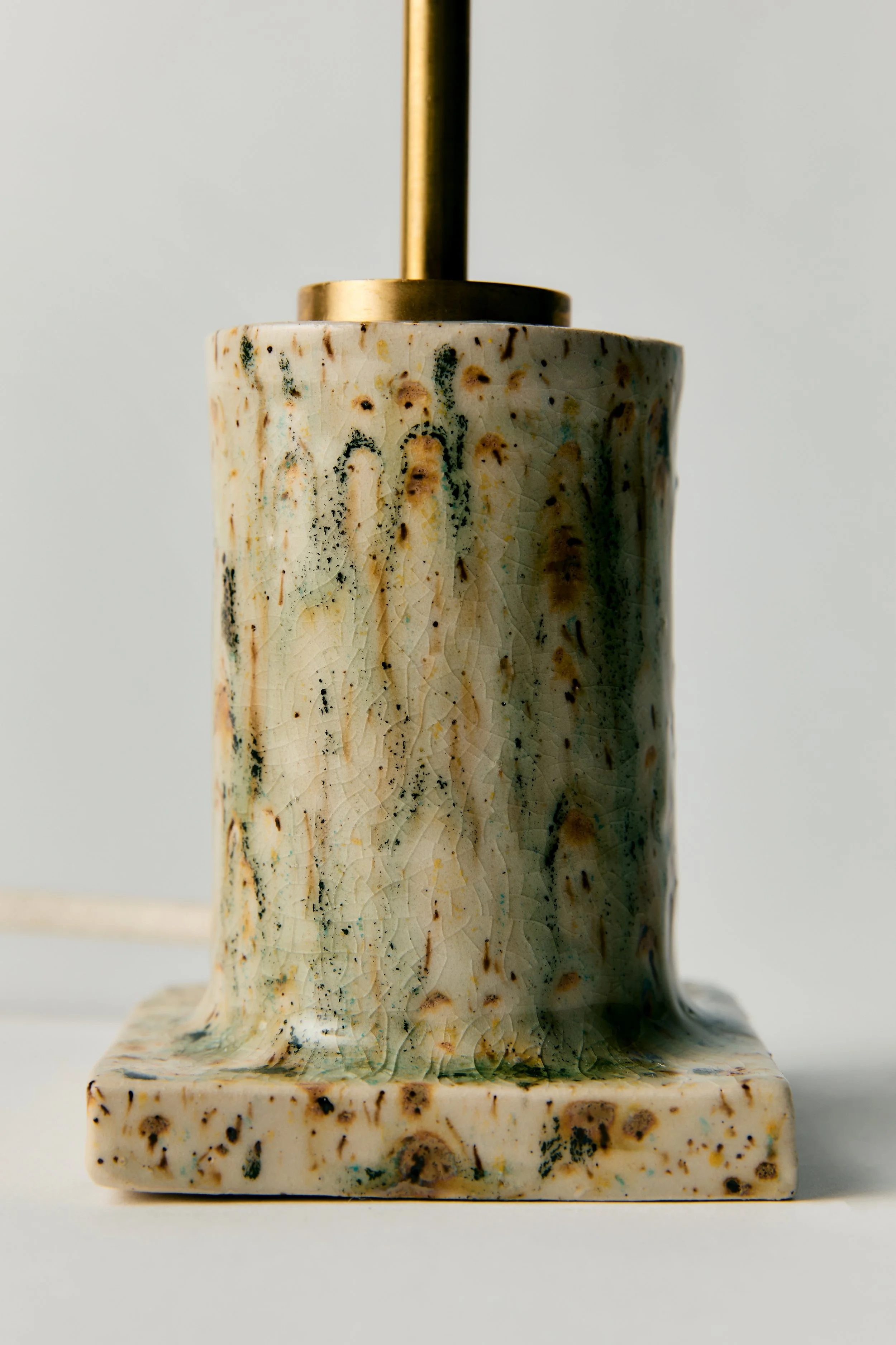 loutre-medium-lamp_004.jpg