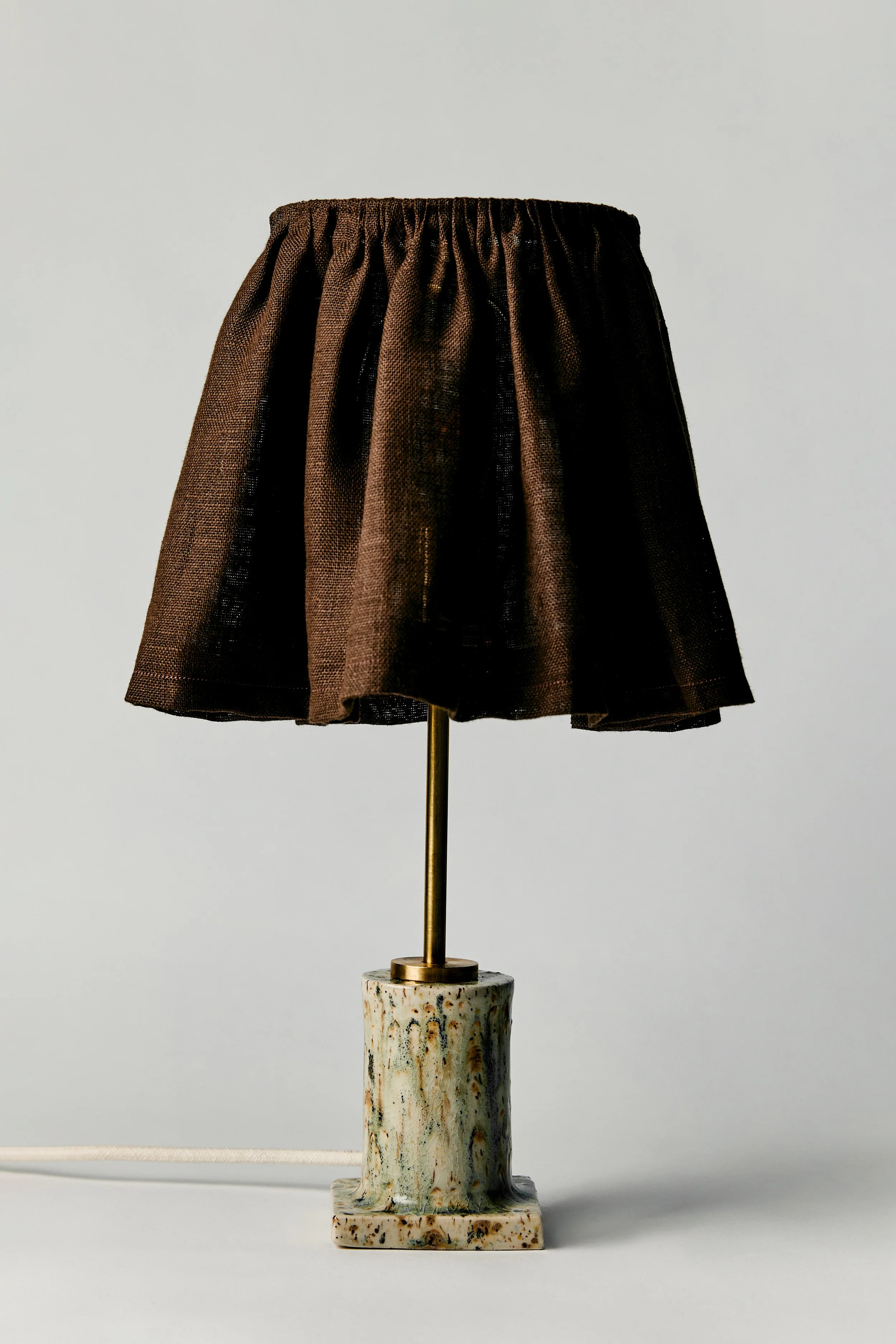 loutre-medium-lamp_001.jpg
