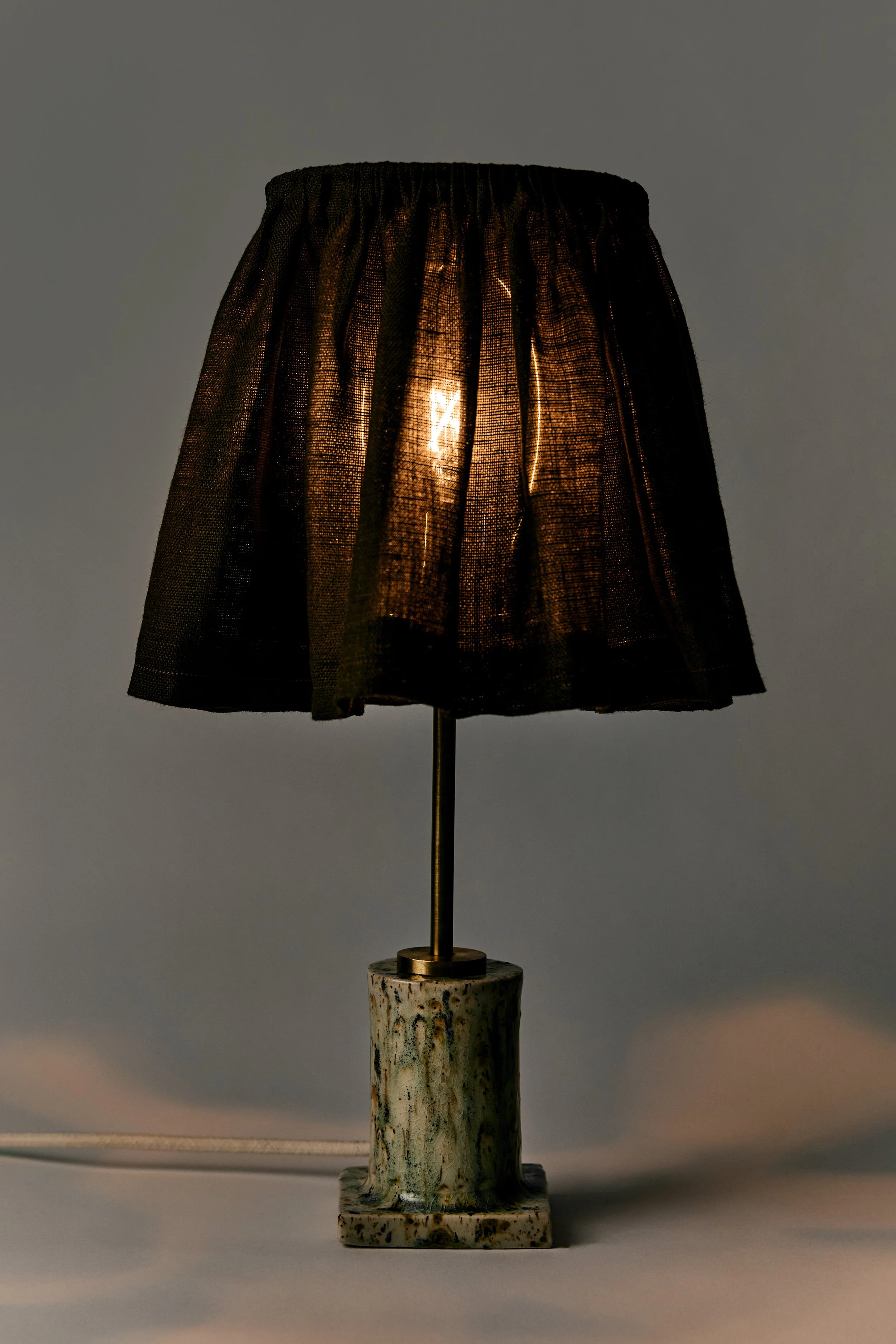loutre-medium-lamp_002.jpg