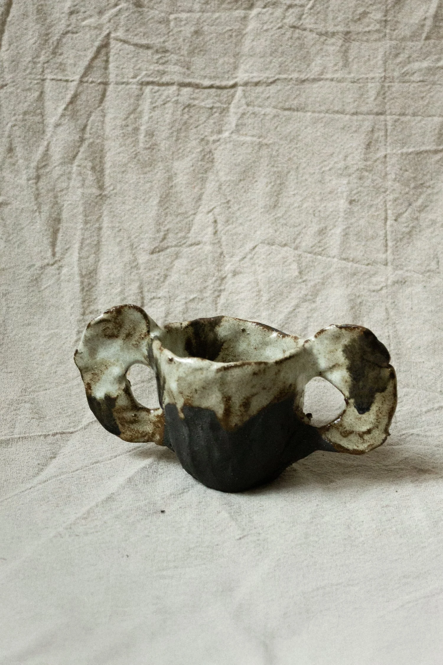 Sculptural vase Offering