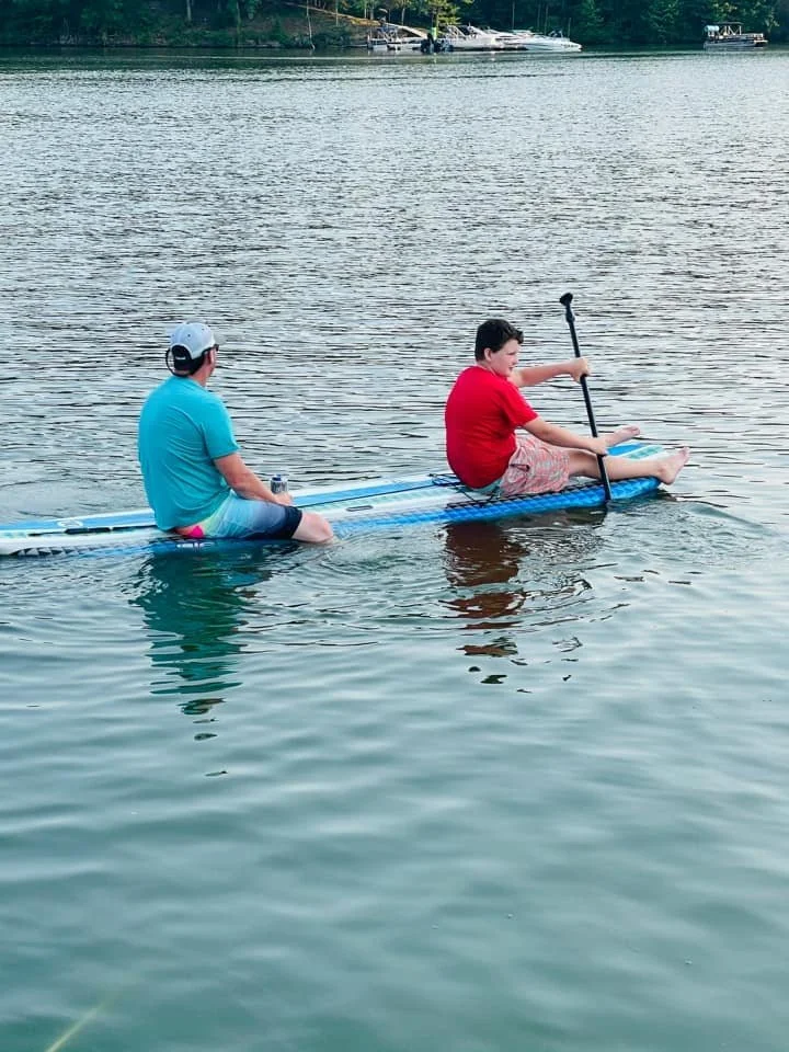 family-memories-holiday-hills-resort-paddle-board