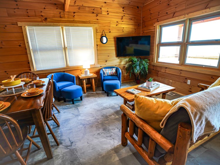 Holiday Hills Log Cabin living room