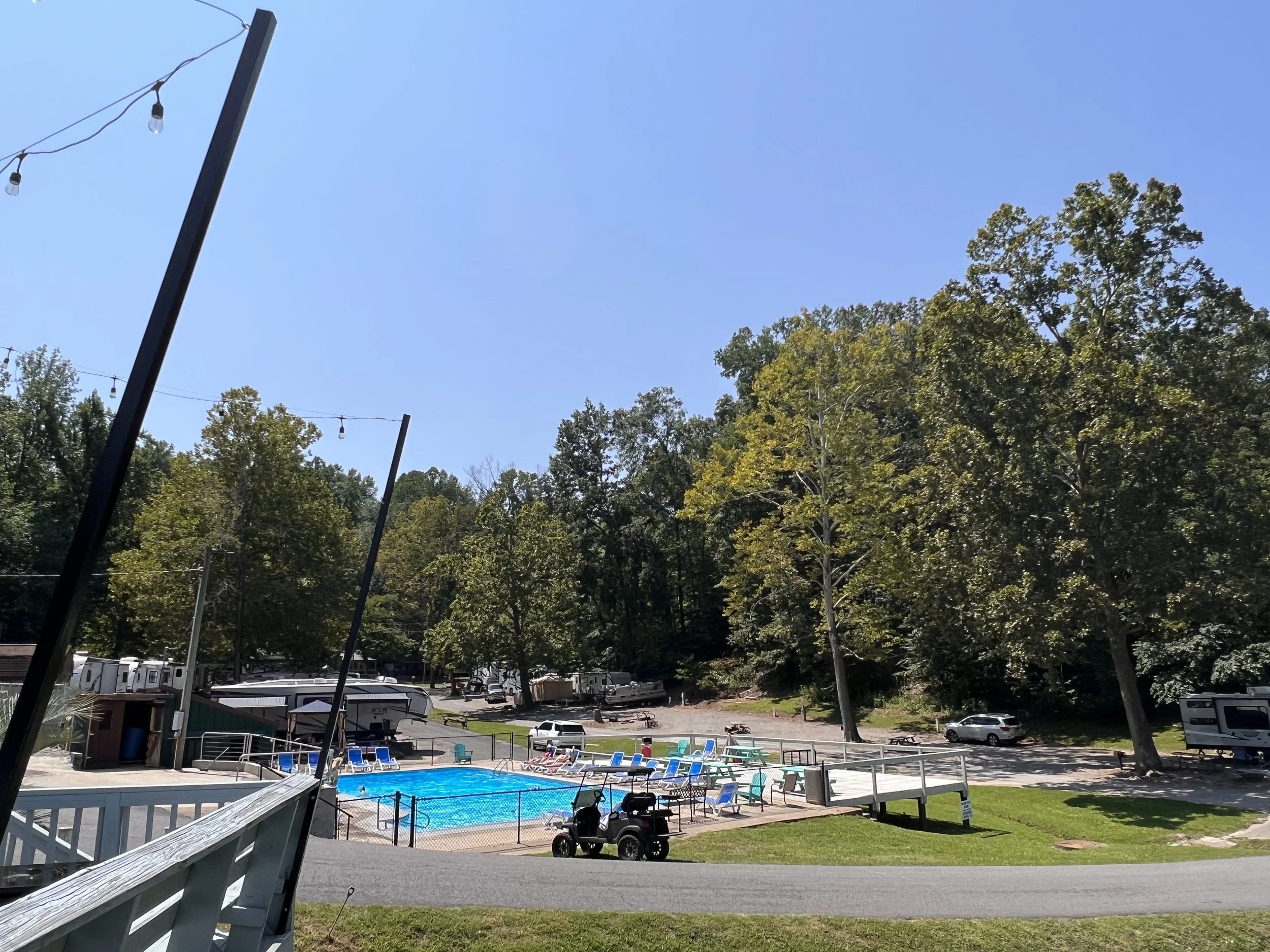 seasonal-outdoor-pool-holiday-hills-resort-family-fun