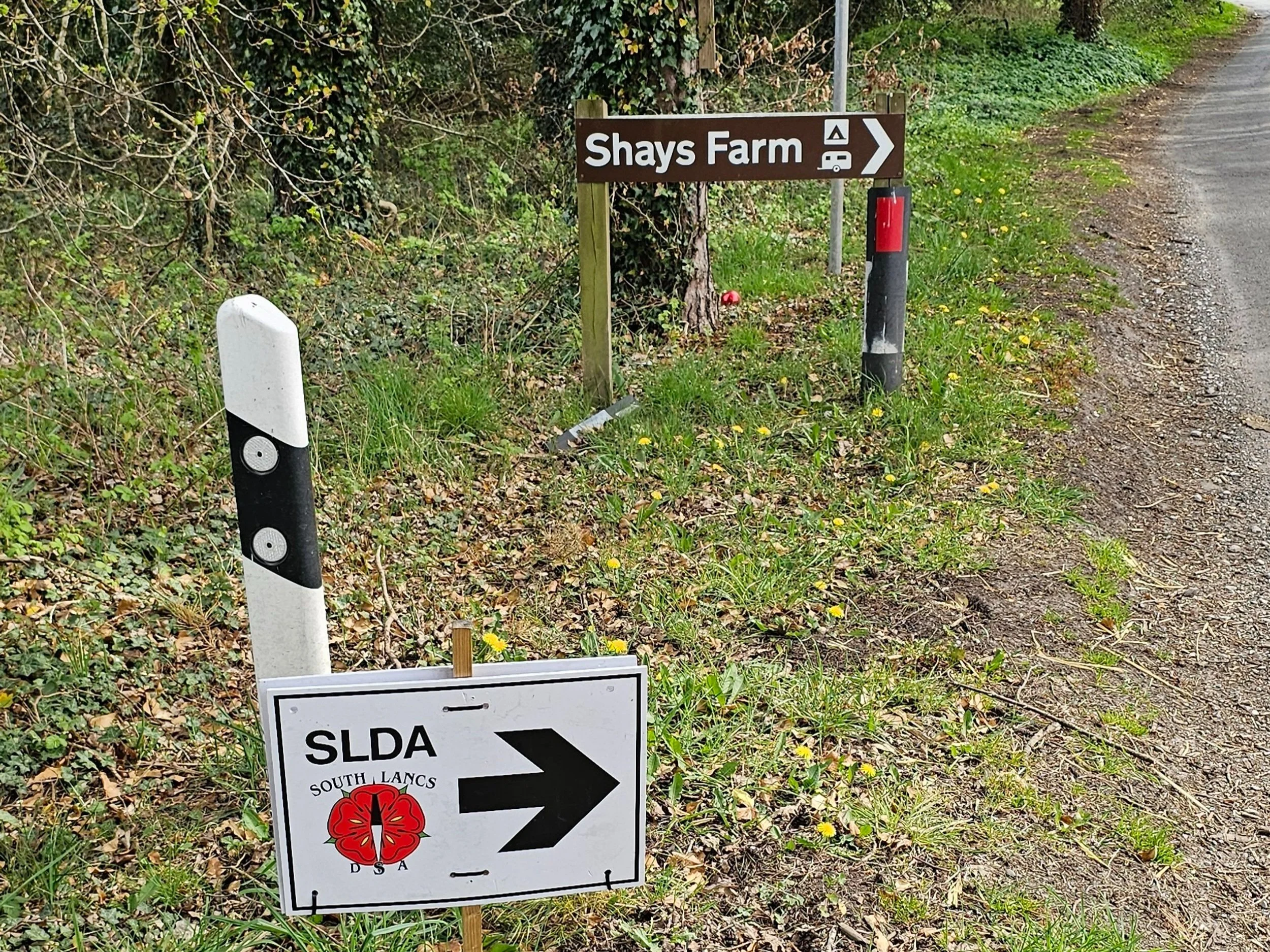 Shays+farm+signage.jpg