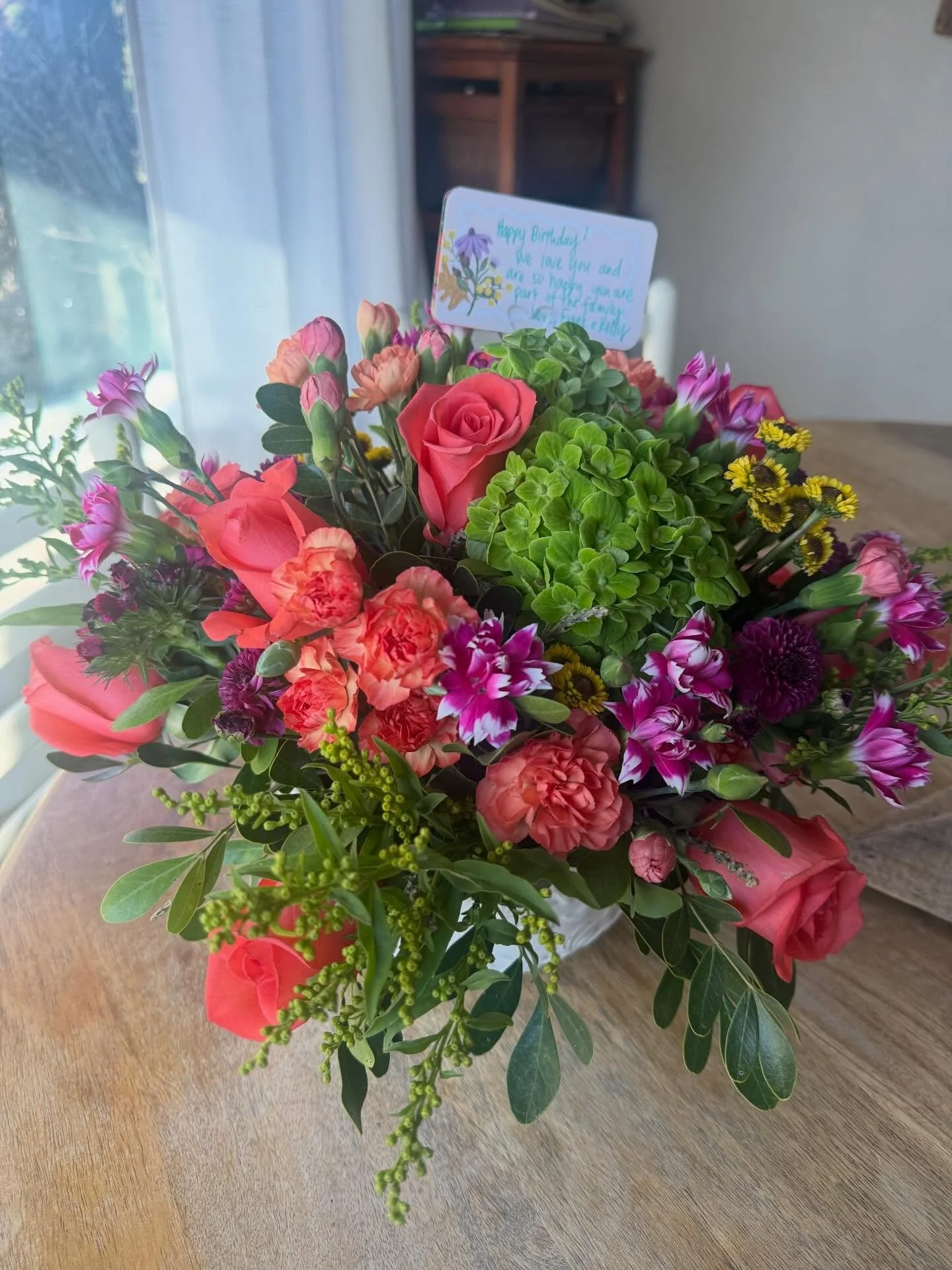 This pretty arrangement went out the door today for a special birthday girl! 💐💖