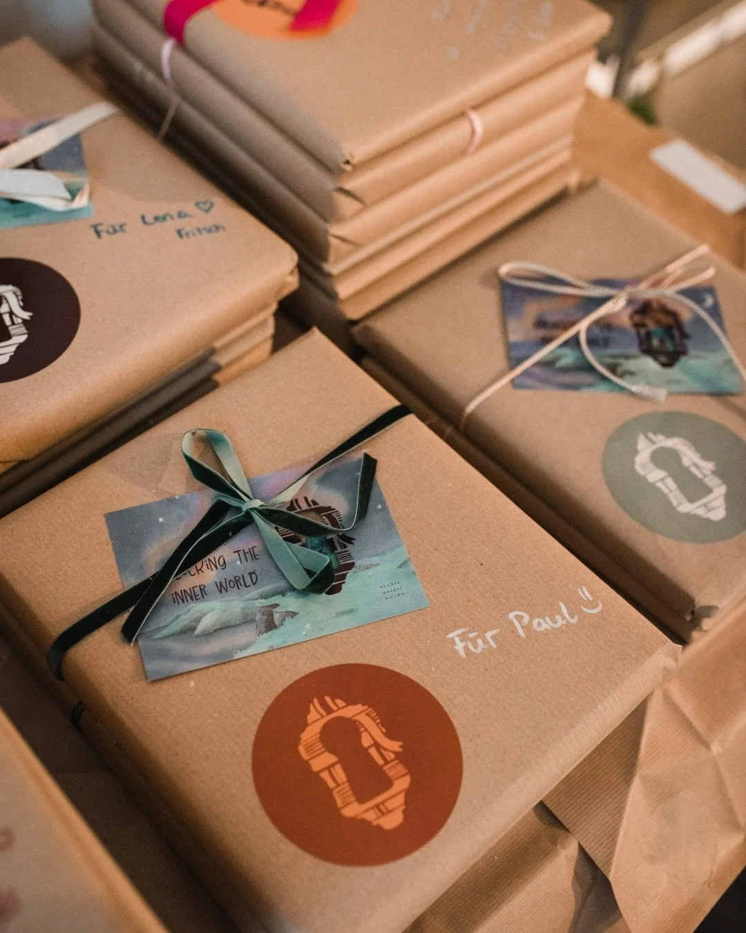 still smiling. ✨

seeing our favorite people finally hold our book in their hands means everything. 📖 

thanks for being there yesterday and for picking up your orders. 

#pickupparty @startuphouse.lumia 

📷 @viola.jagl.photography 🤍