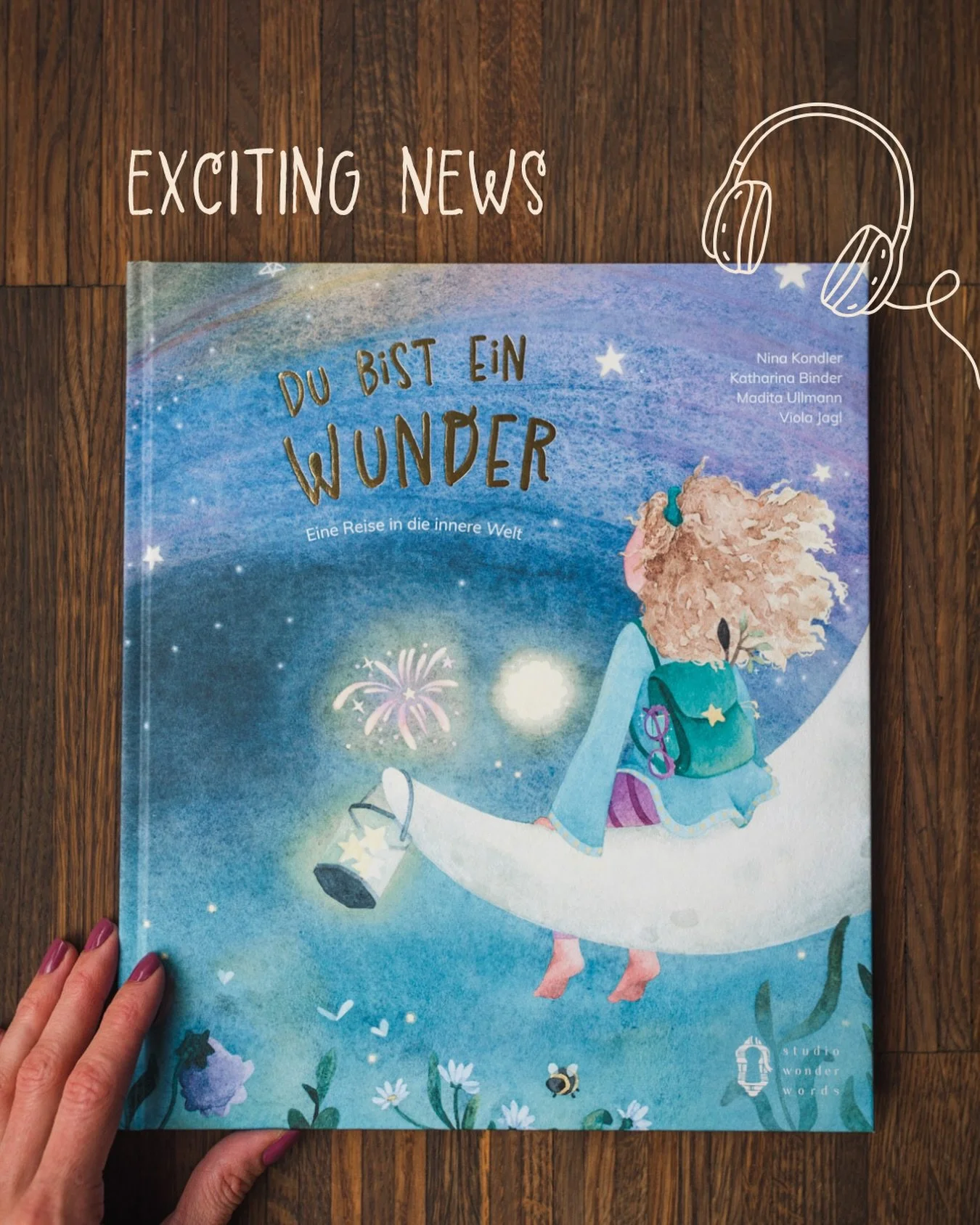 ✨ Exciting News ✨

Alle, die unser deutsches H&ouml;rbuch &uuml;ber Kickstarter vorbestellt haben, haben es heute bereits als Download-Link &uuml;ber ihre registrierte E-Mail erhalten 🤍
Wir hoffen, ihr habt ganz viel Freude beim Eintauchen in die in