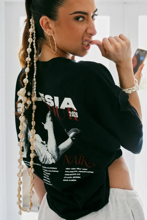 Photoshoot_0003_NaikaTourTeeback2.webp