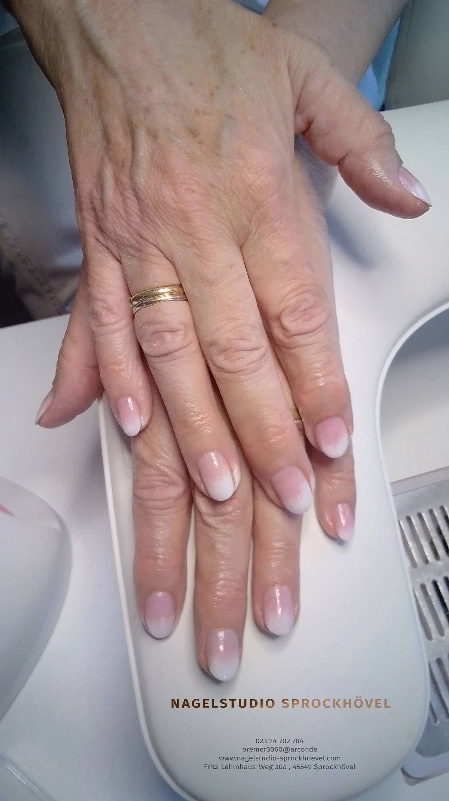 vk-mit-logo-Babyboomernails.jpg