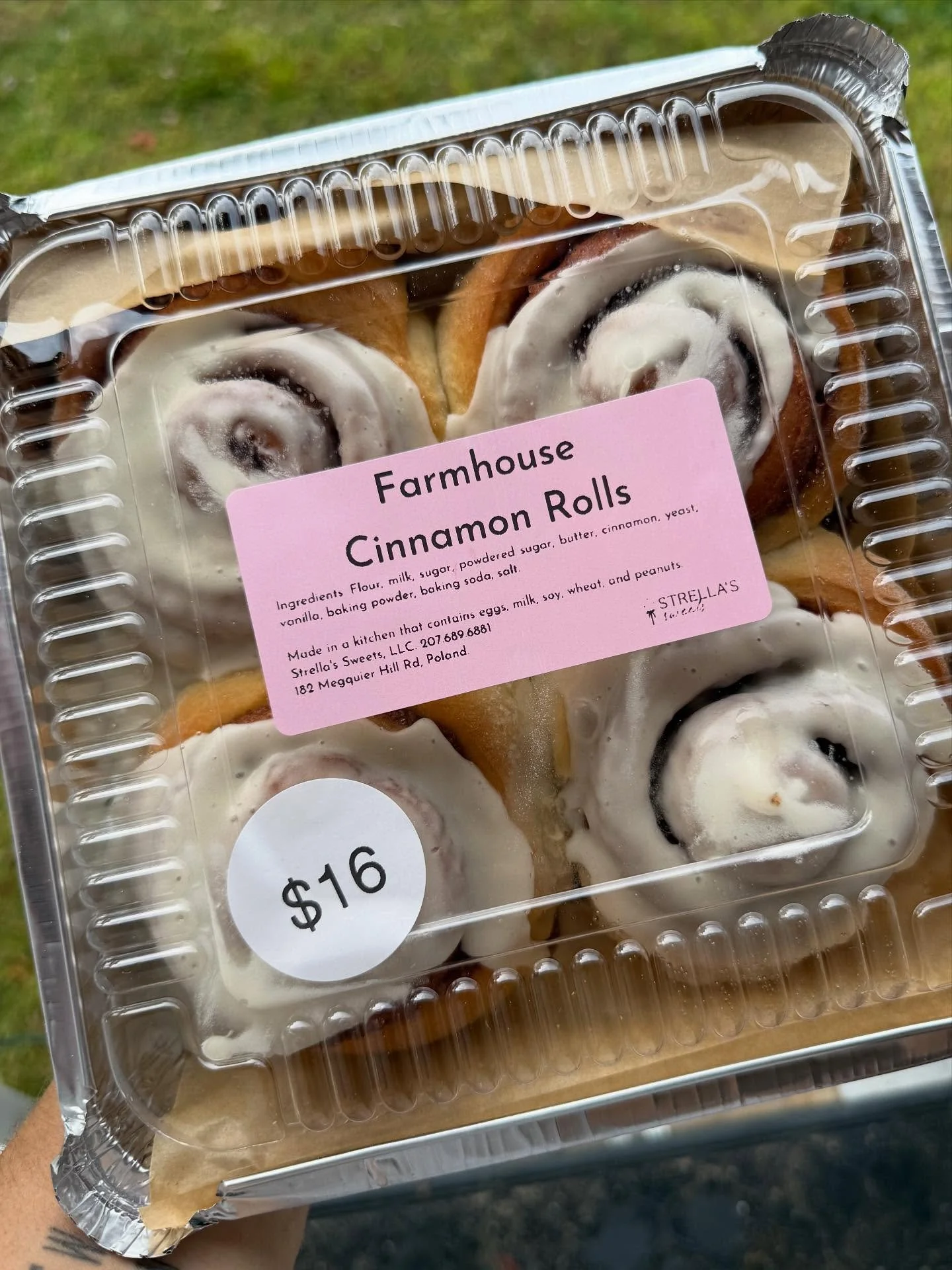 ✨ Fresh. Fluffy. Farmhouse goodness. ✨ Our homemade cinnamon rolls are baked with love and served warm every Saturday &amp; Sunday at 9 AM &mdash; but don&rsquo;t wait, they only last until sell out! 🥐🤎