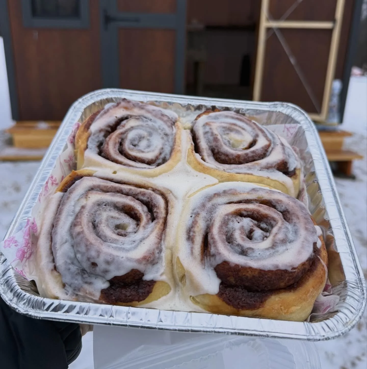 The coziest start to your Sunday morning 🤎 

Farmhouse Cinnamon Rolls are warm and waiting for you in the Dough House!