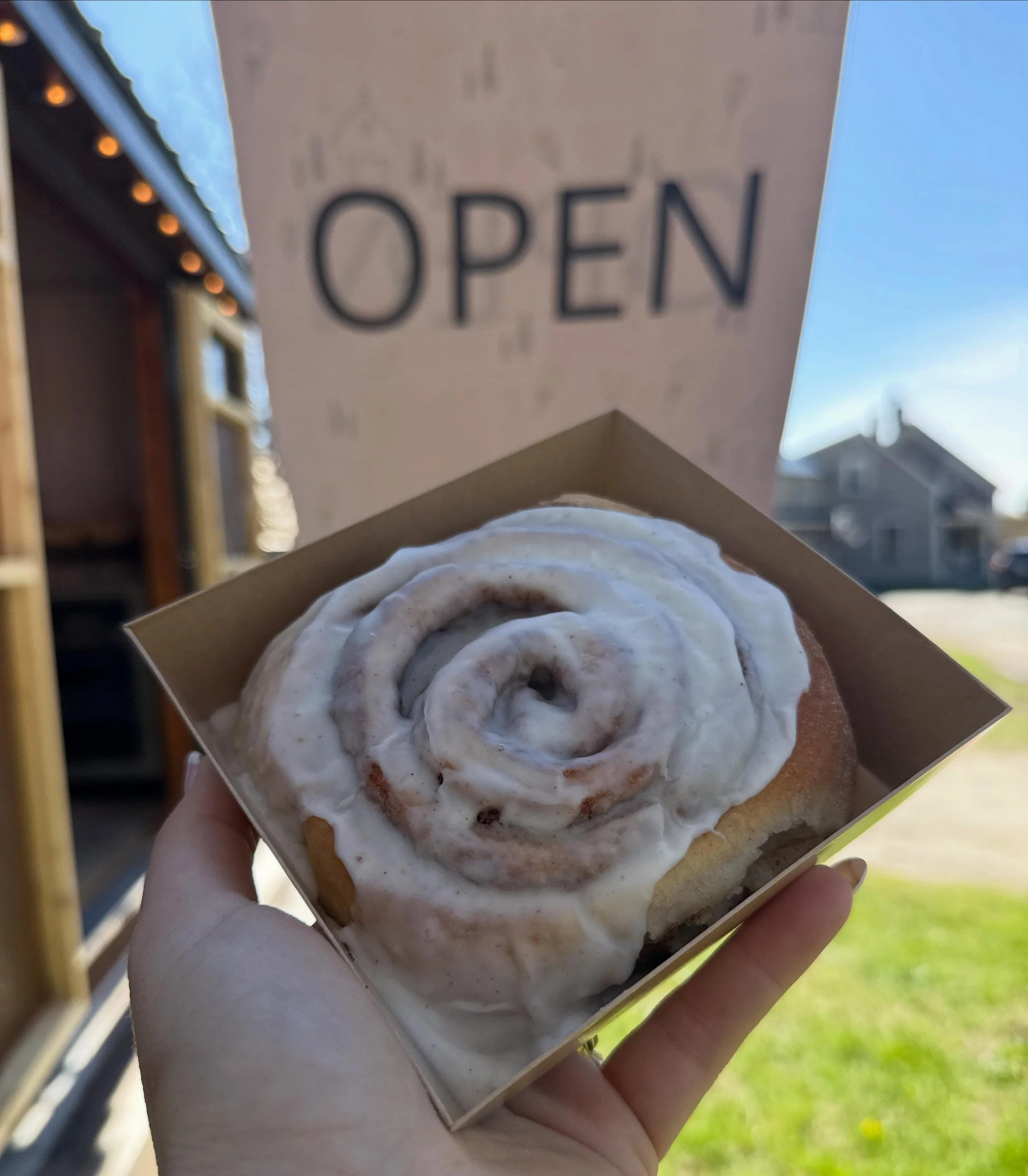 When we say jumbo&hellip; we mean JUMBO 🤎
If you&rsquo;ve been on the hunt for the ultimate cinnamon roll, your search ends here.

Our from-scratch cinnamon rolls are soft, fluffy, and packed with rich brown butter flavor in every bite&hellip; but l