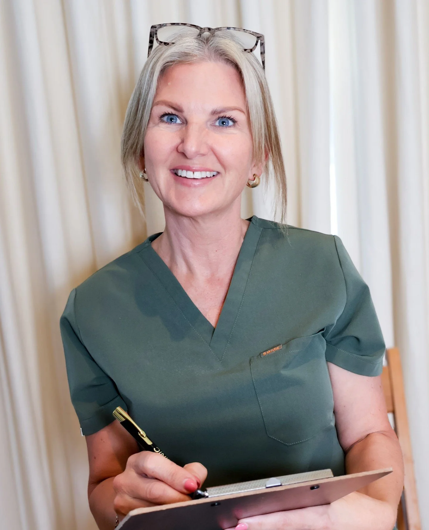 A little December note from Sam ✨⁠
⁠
As we head into the busiest (and often most overwhelming) month of the year, I just wanted to say this:⁠
⁠
you don&rsquo;t have to be &ldquo;on&rdquo; all the time - not with your skin, not with your routine, not 