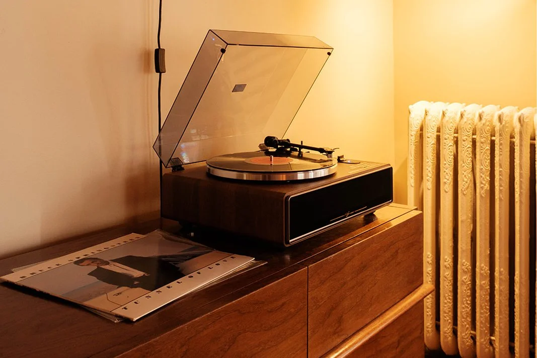 Kingston-Carriage-House_Parlour-Suite-13_Record-Player.jpg