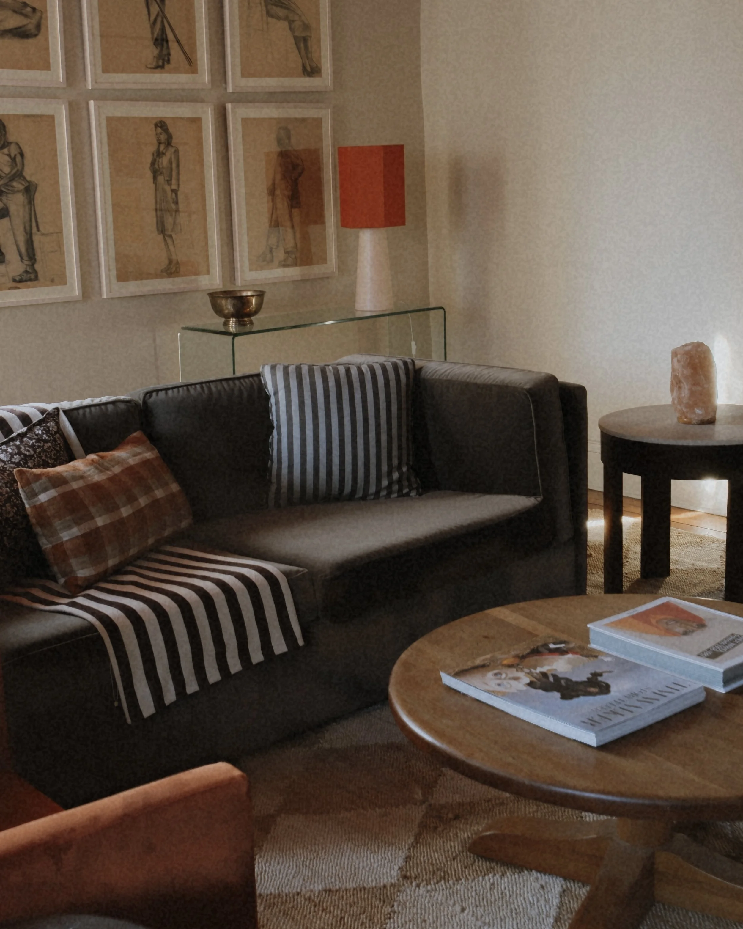 Kingston Carriage House_Parlour Suite_LivingRoom.jpg