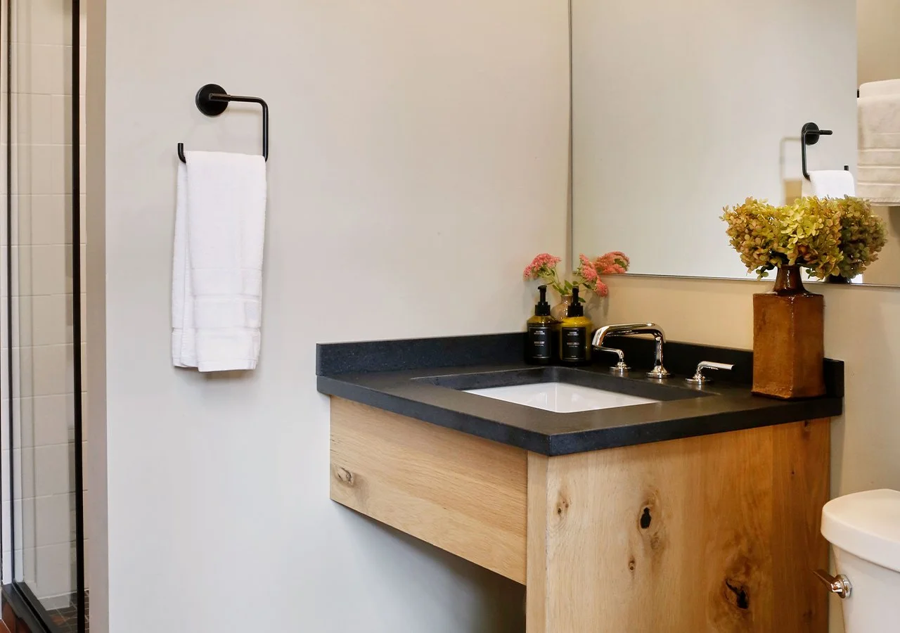 Kingston-Carrriage-House_Coach_Loft_6_Bathroom.jpg