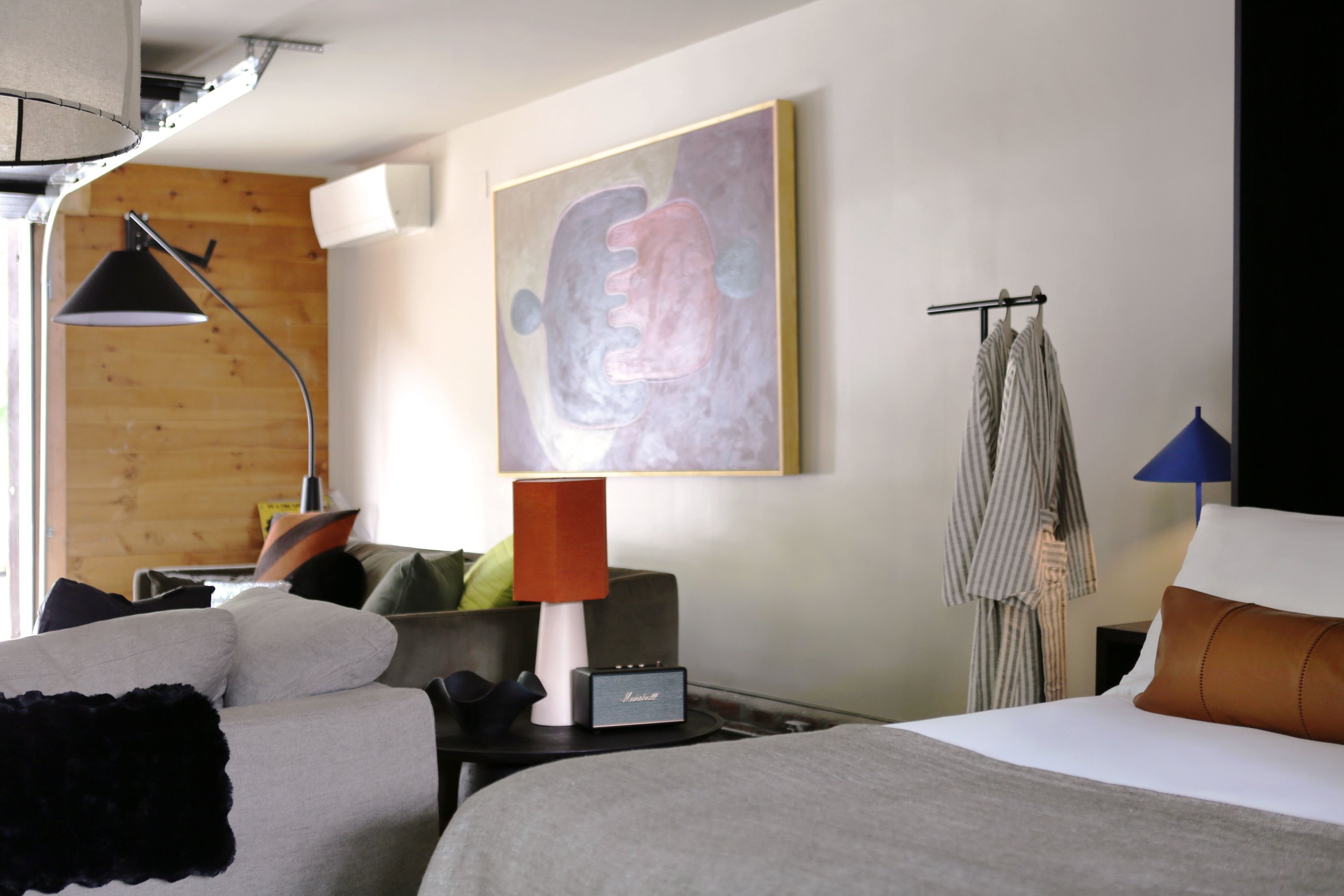 Kingston-Carriage-House_Moto-Grand_3_Bedroom-Living-Room.jpg