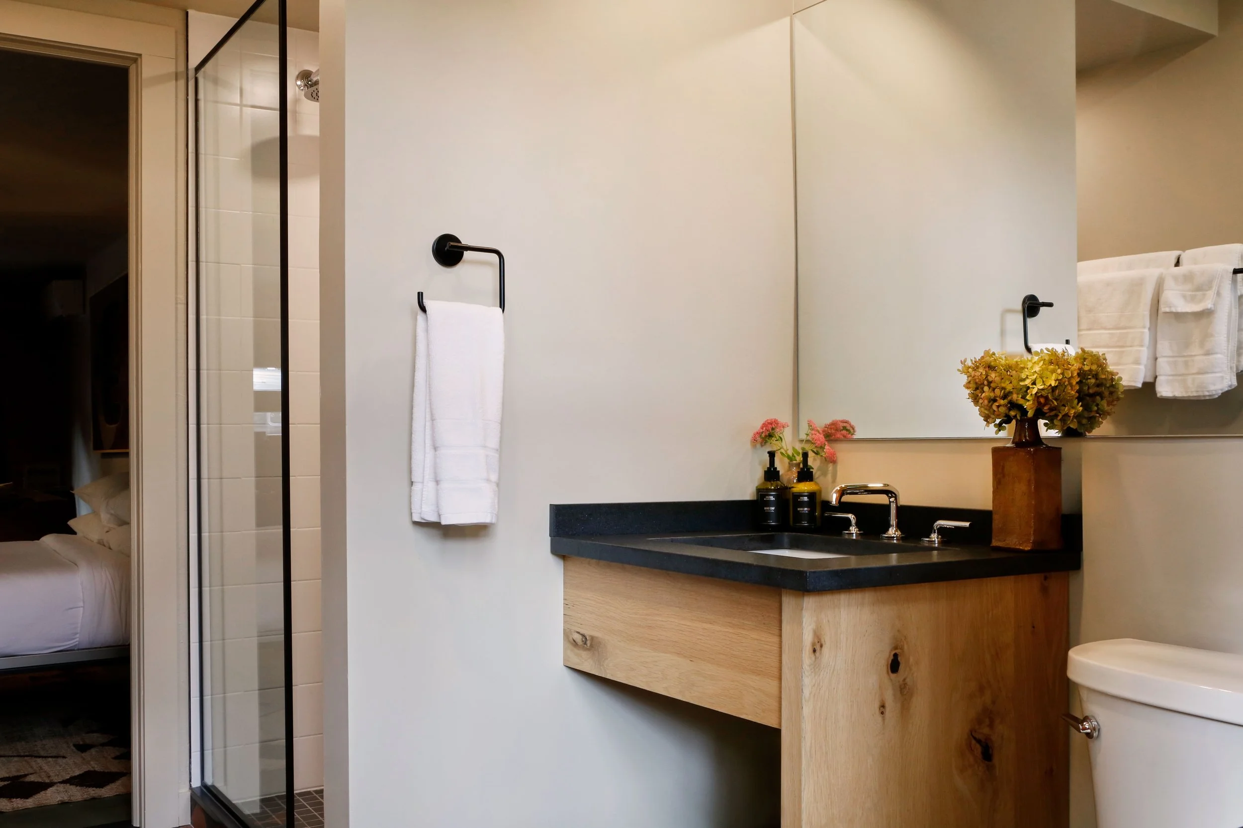 Kingston-Carriage-House_Moto-Grand_17-Bathroom.jpg