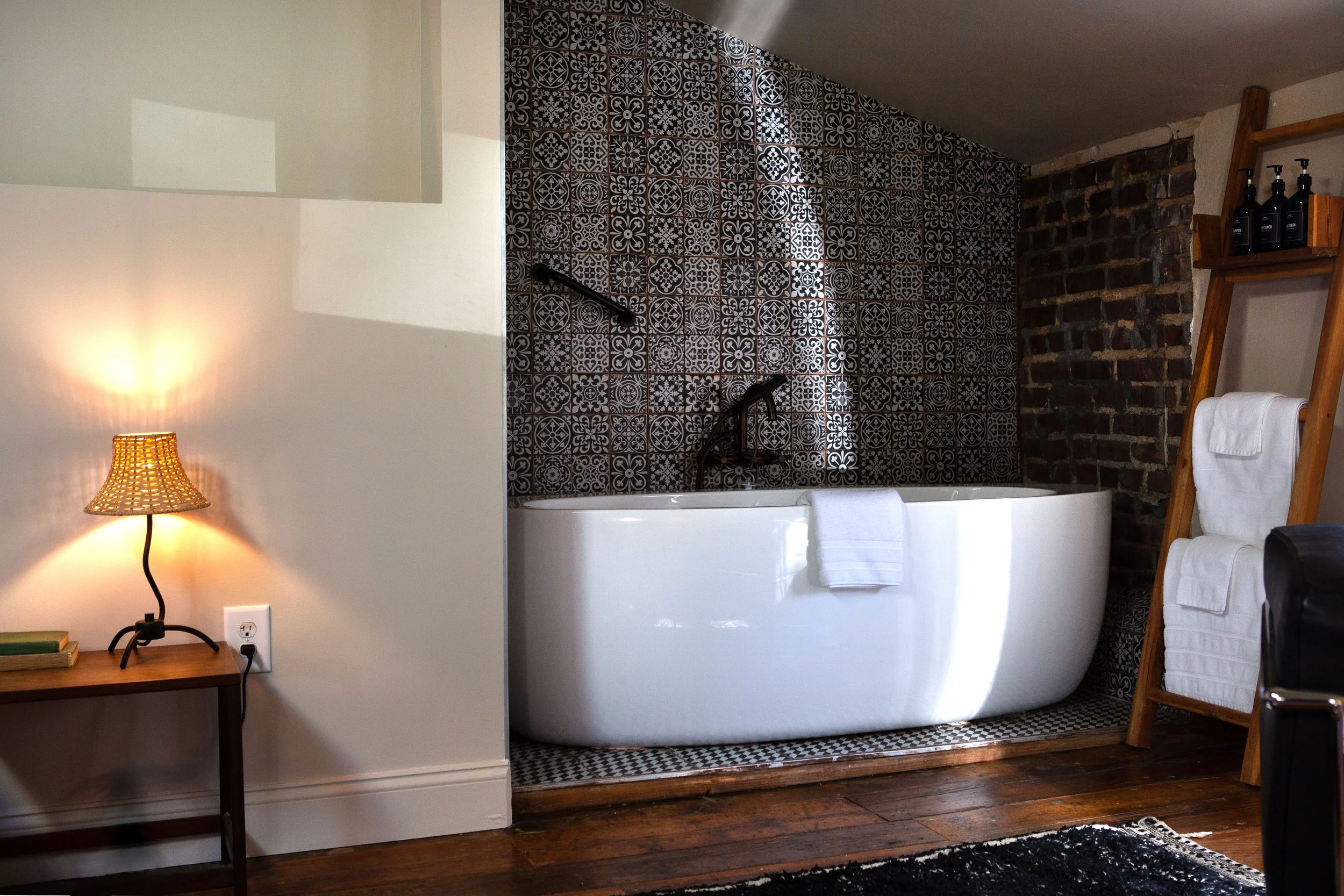 Kingston Carriage House Captain's Loft Soaking Tub