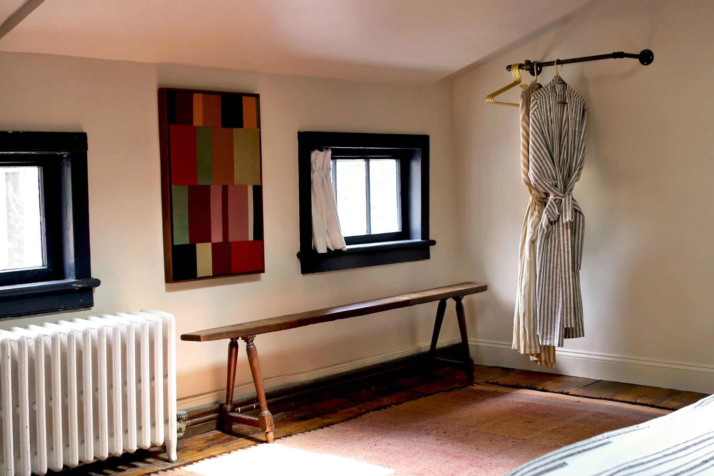 Kingston-Carrriage-House_Captains_Loft_7_Bedroom-sitting-area-1.jpg