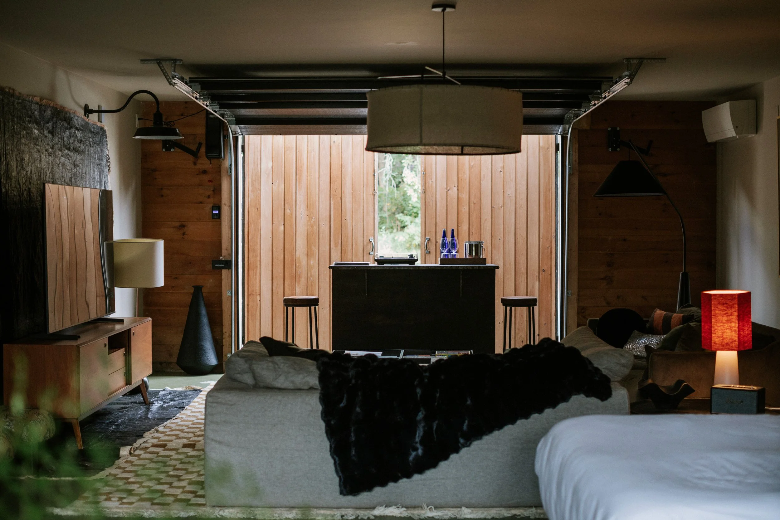 Kingston-Carriage-House_Moto-Grand_9_Street-View.jpg
