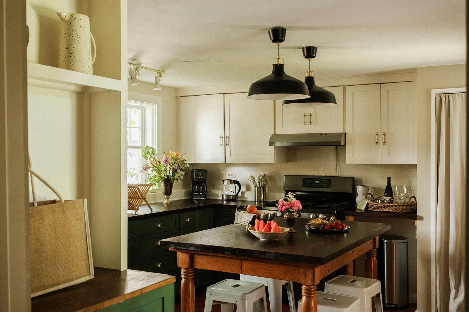 Kingston Carriage House Parlour Suite Chef's Kitchen