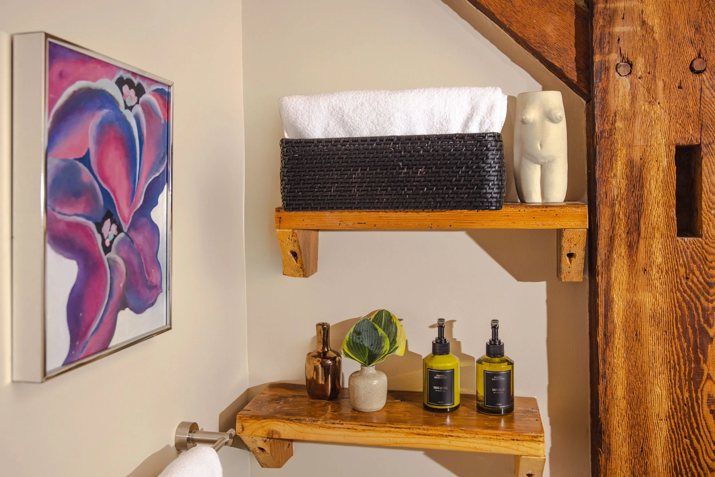 Kingston-Carriage-House_Poets_Loft-14-guest-bathroom.jpg