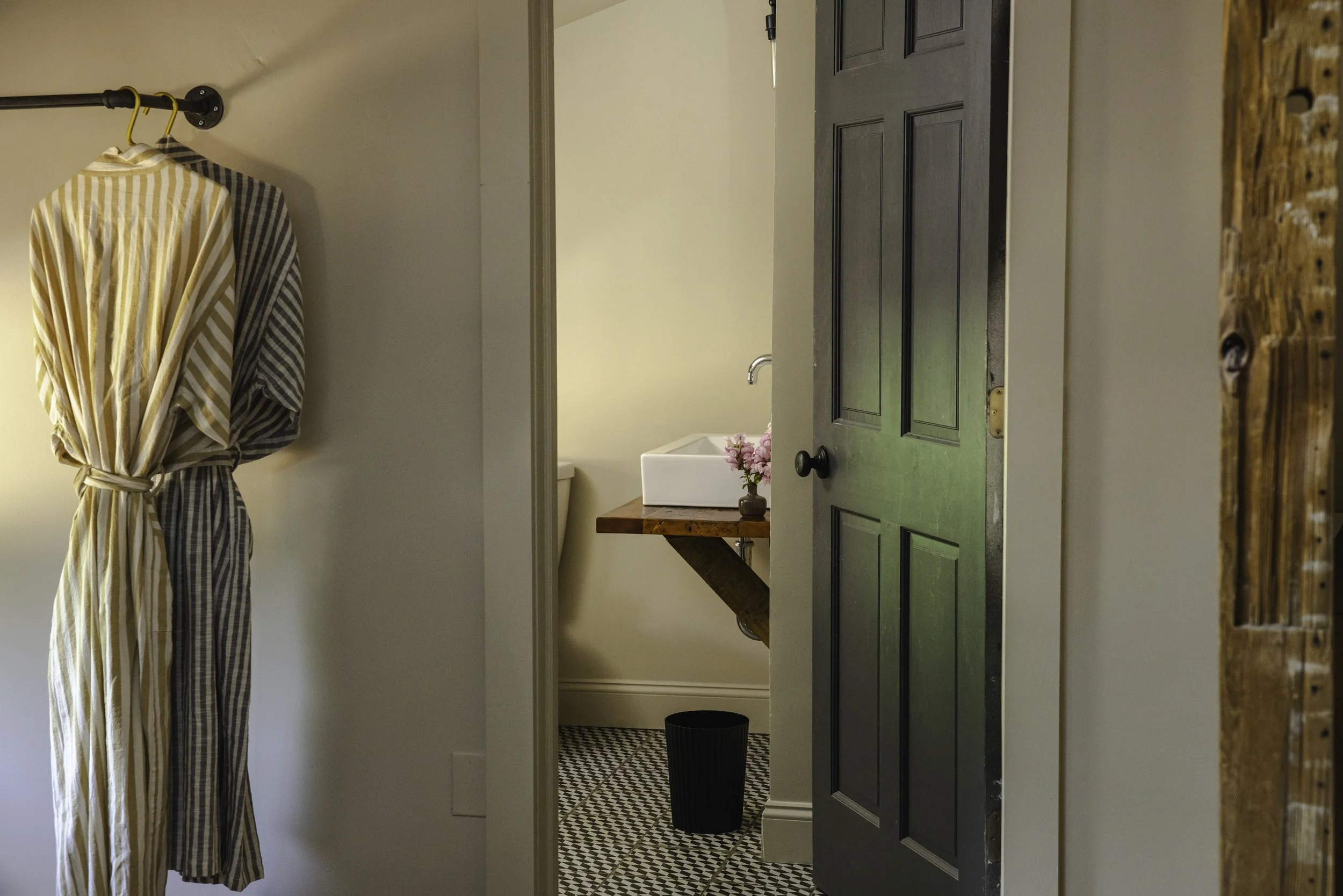 Kingston-Carrriage-House_Captains_Loft_8_Water-Closet.jpg