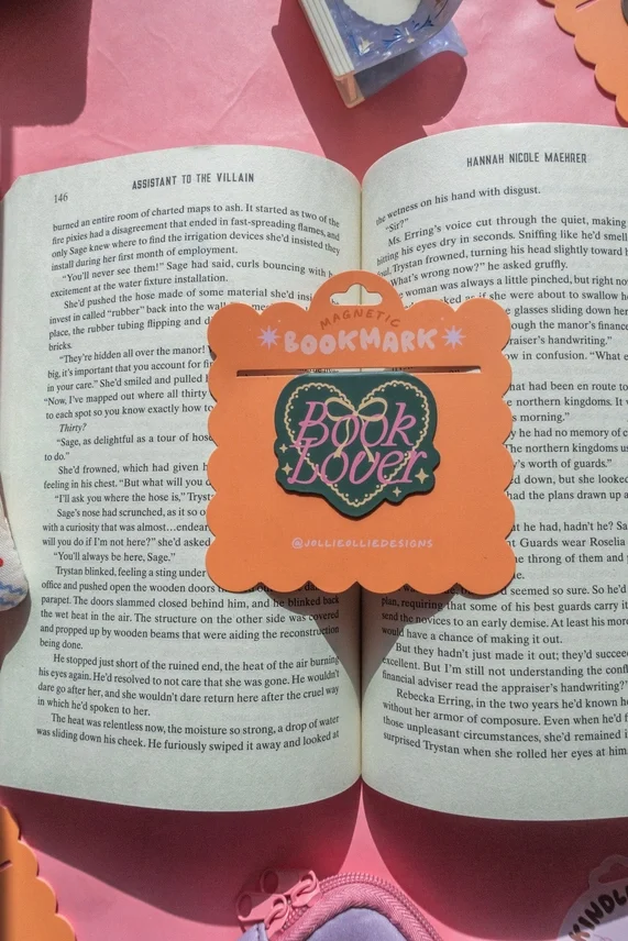 Book Lover [Green] Magnetic Bookmark2.webp