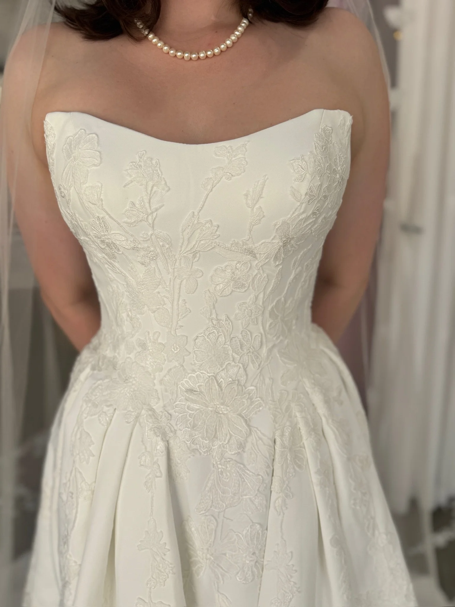 Winter Wedding Dress Inspo: Elegant, Chic, and Timeless Ideas for Cold-Weather Brides