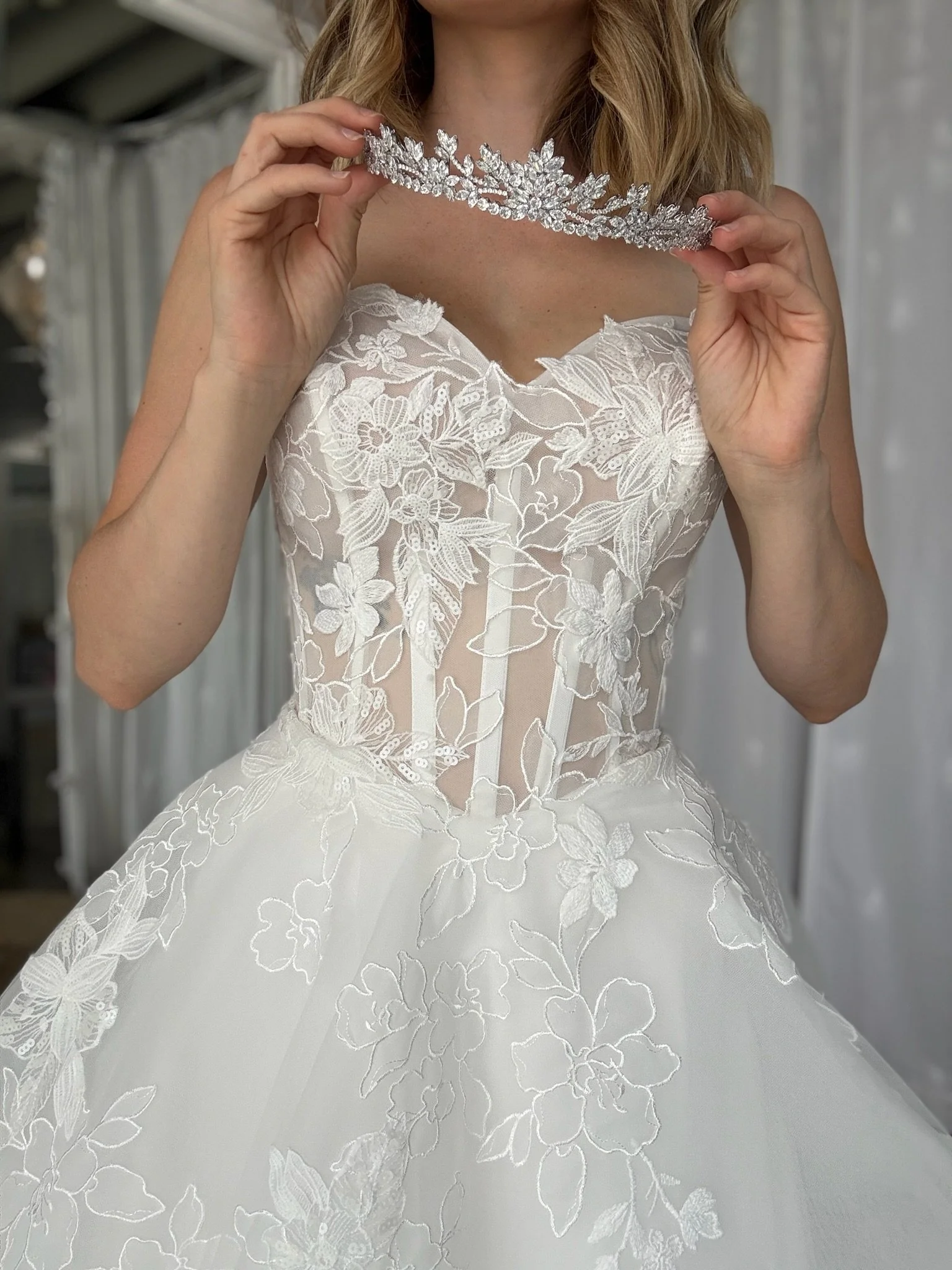 How To Accessorize Your Wedding Dress Without Overdoing It