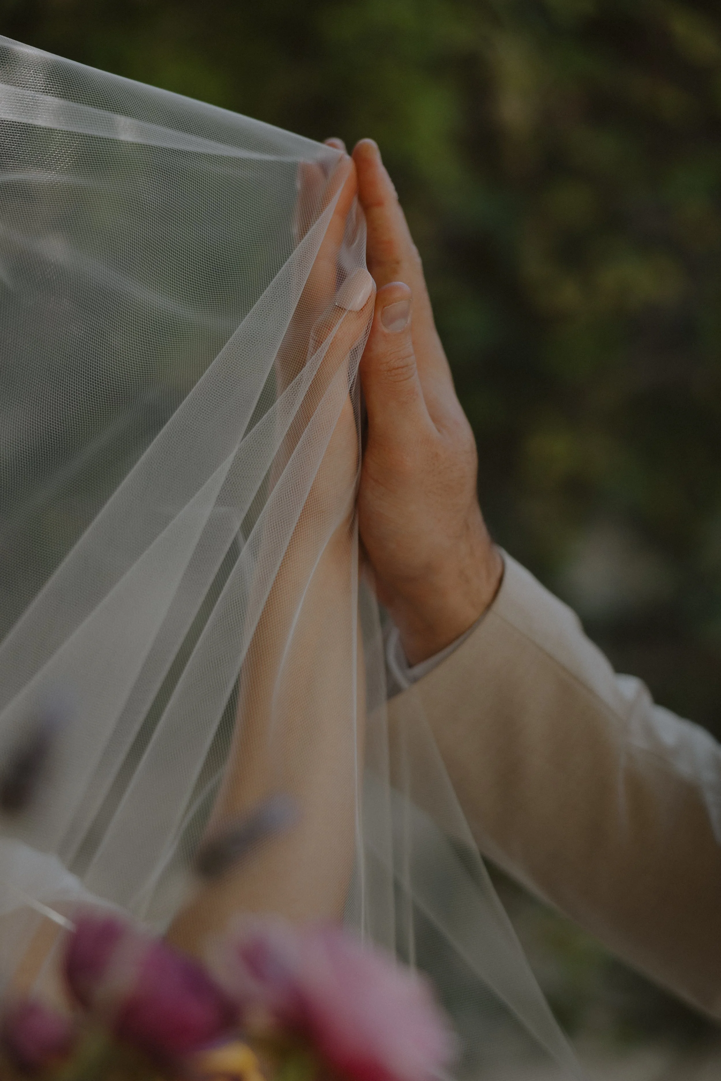 When to Shop for Bridal Accessories: Veils, Jewelry, and Shoes