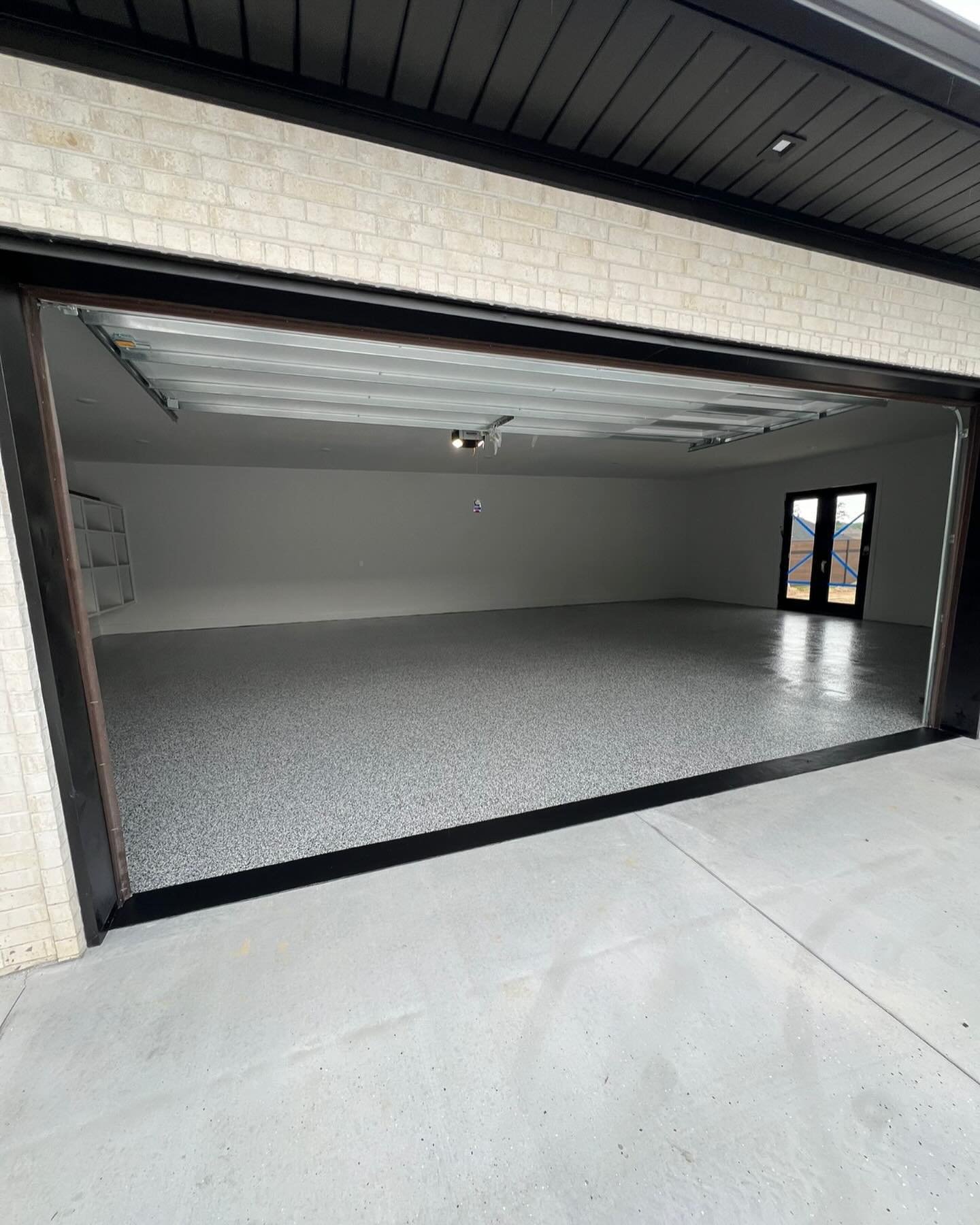 Give your car the home it deserves! Call us at 901-301-0202. 🚗❤️ Swipe for a close up of this gorgeous finish!! 👉🏻👉🏻👉🏻 
-
-
(This beauty brought to you by our Little Rock team!)
-
-
#polyaspartic #epoxyfloor #epoxycoating #garagefloor #flakebr