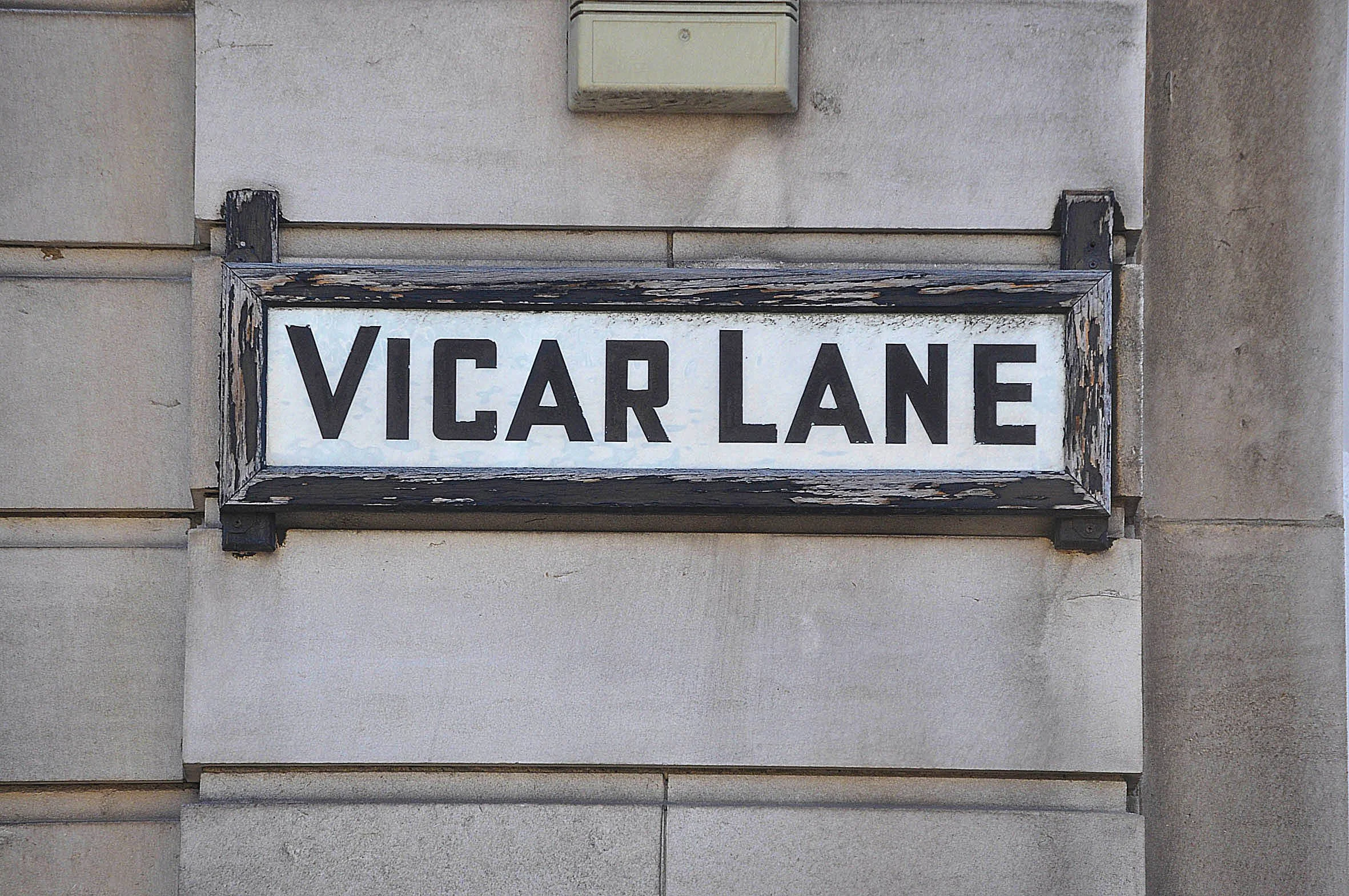 sign of Vicar Lane in leeds.jpg