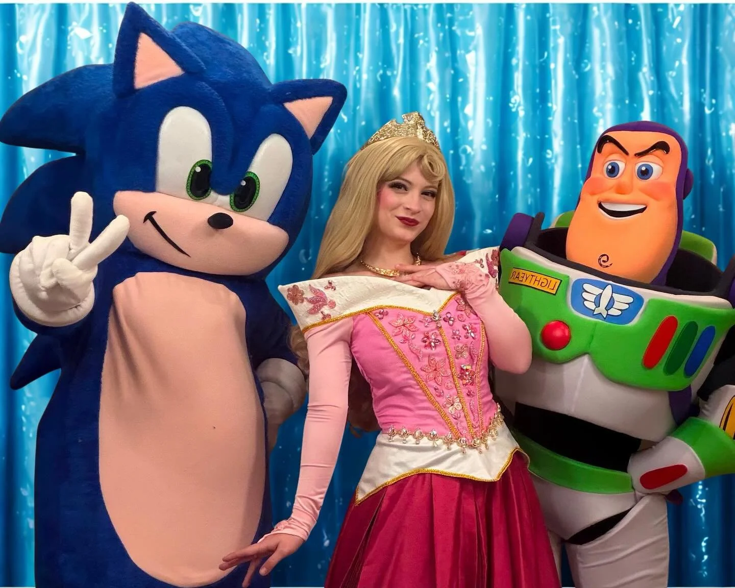 A party powered by speed, space, and fairytale magic! ⚡🚀👑
Sonic, Buzz, and Aurora came together for the ultimate dream celebration! #kidsentertainment #kidsparties #tampabay #partycharacters #dreams www.fairytalesandheroes@gmail.com Call/Text 213-9