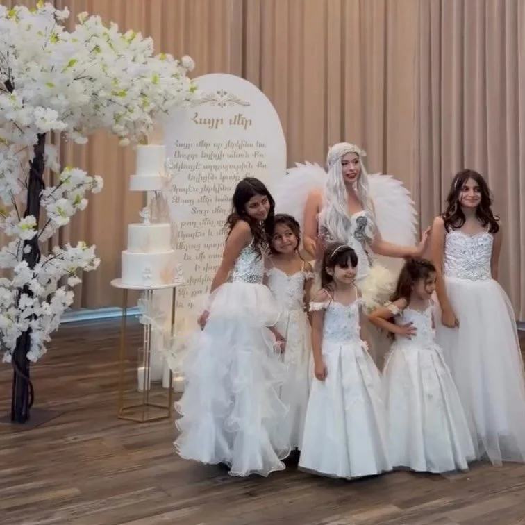 What a beautiful christening for these sweet angels 🤍✨ @verdi.la 
Our hearts are so full celebrating such a special day with you&mdash;thank you for having us! 👼💫
We have beautiful angel characters ready to bring a touch of magic to your events 🤍